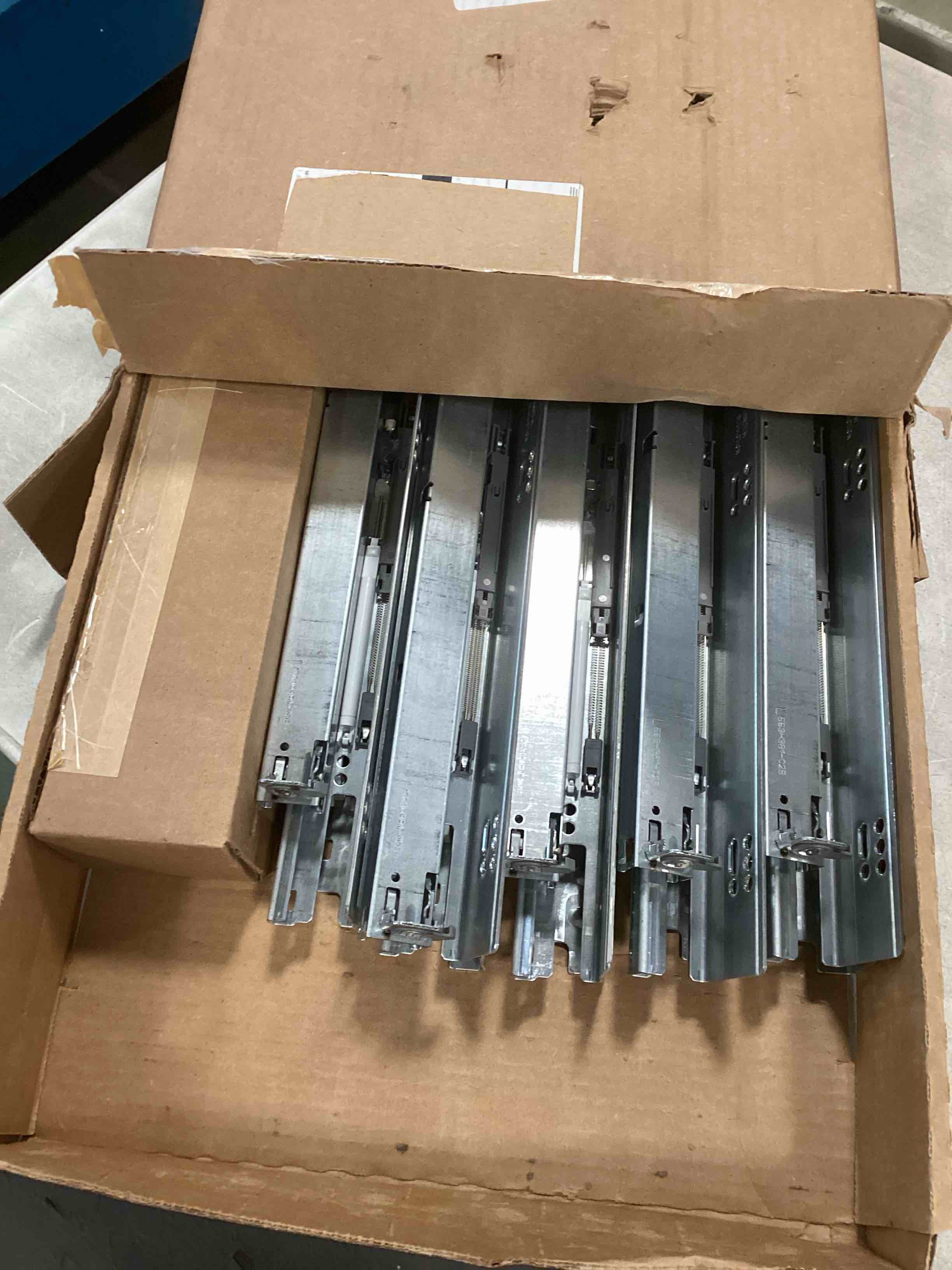 https://s3.amazonaws.com/lotting-images-prod/bidfta/PPE1821939_1733857647519.jpeg