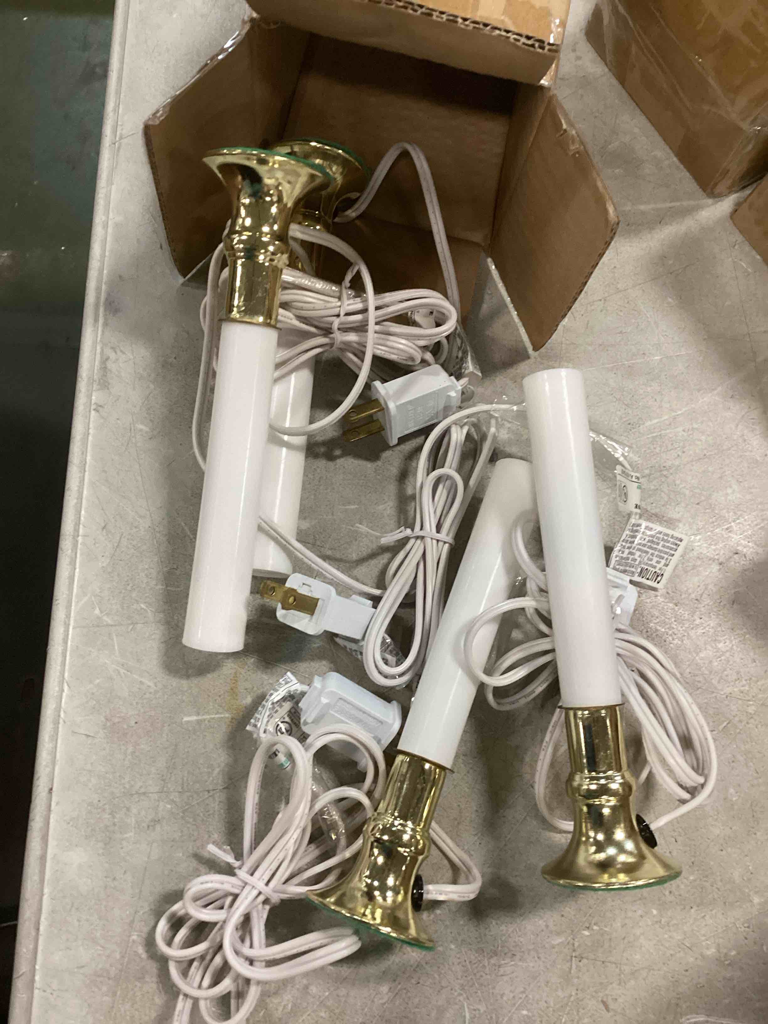 https://s3.amazonaws.com/lotting-images-prod/bidfta/PPE1821993_1733863139123.jpeg
