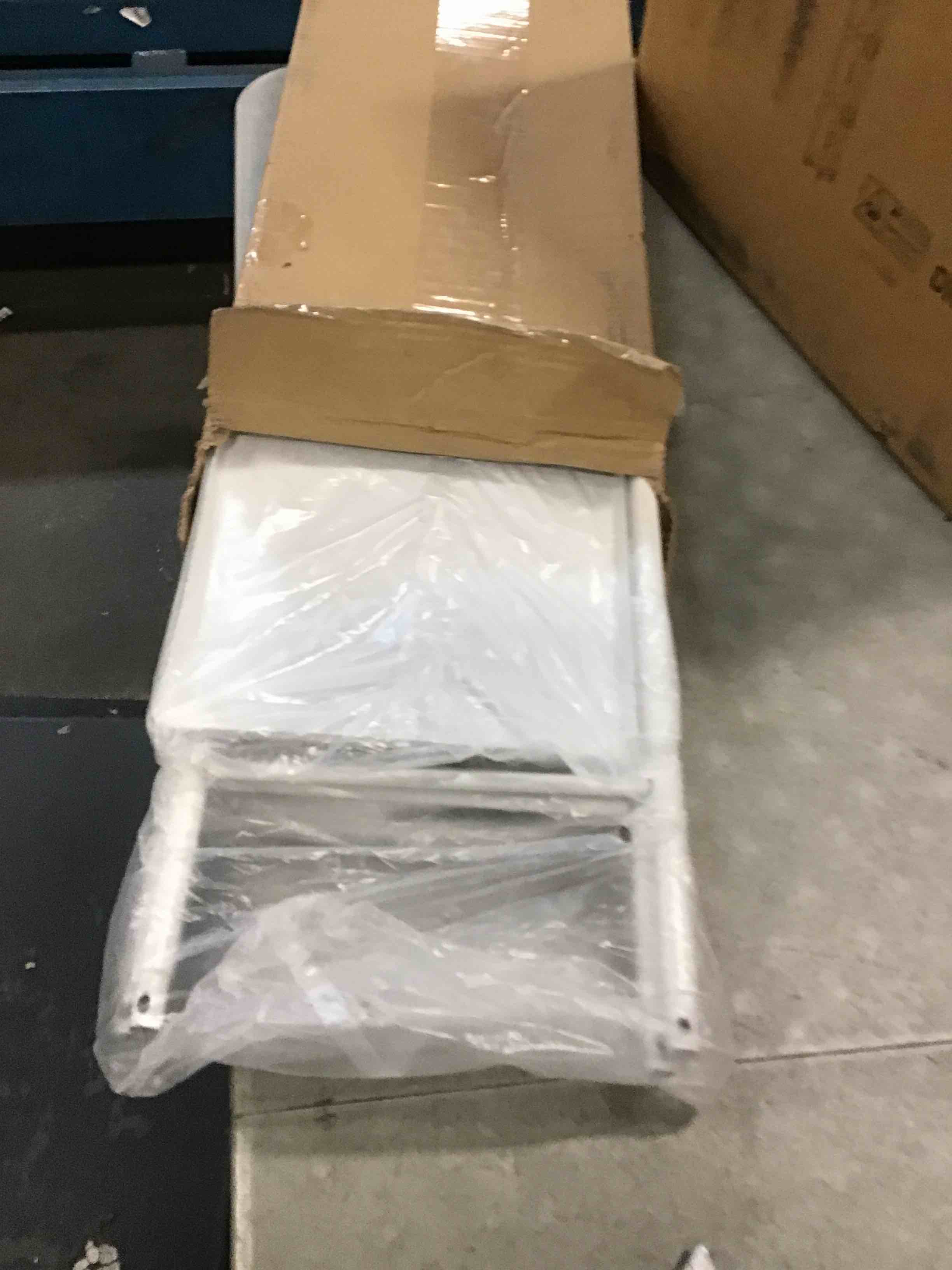 https://s3.amazonaws.com/lotting-images-prod/bidfta/PPE1823319_1734066333525.jpeg