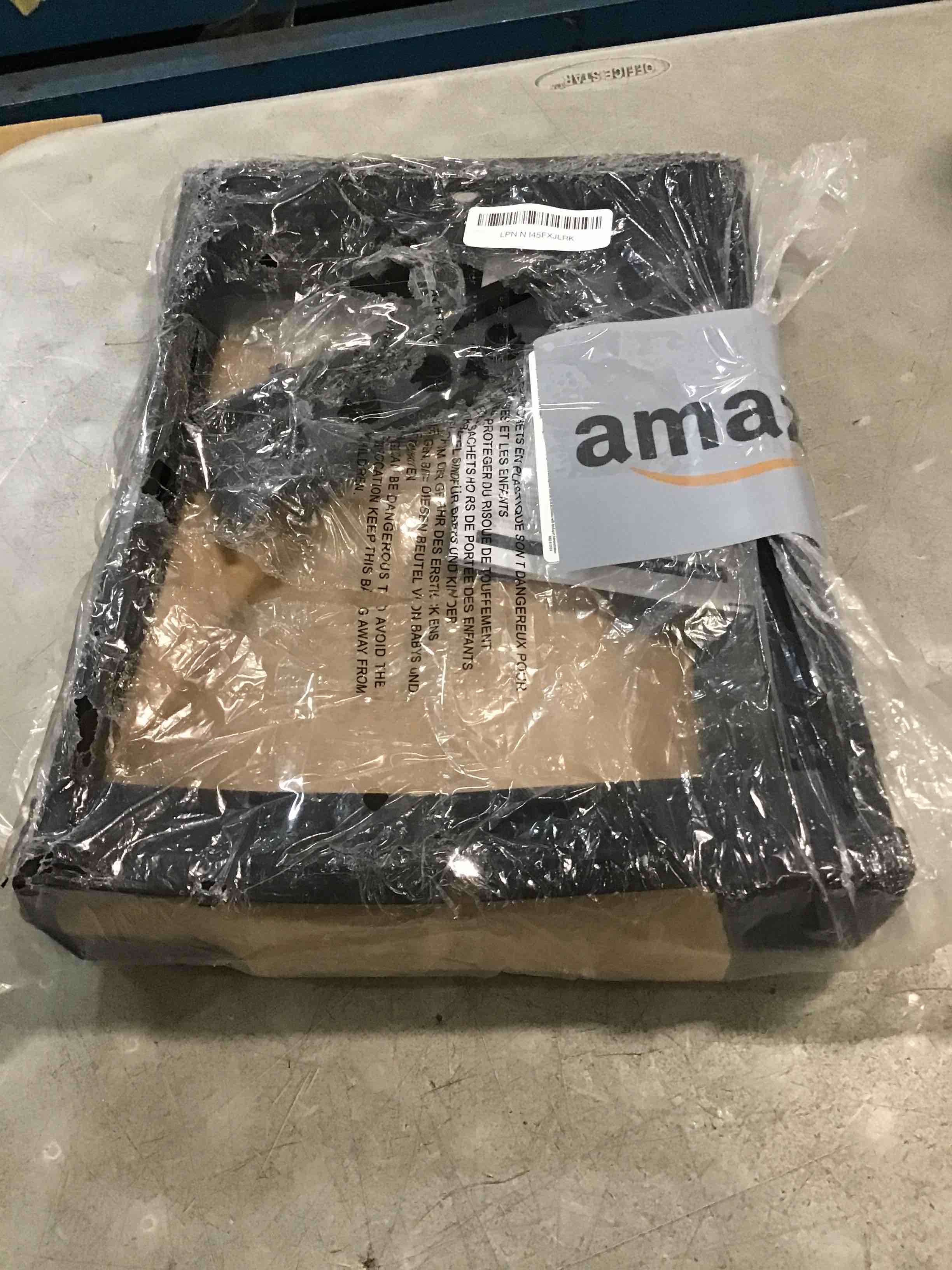 https://s3.amazonaws.com/lotting-images-prod/bidfta/PPE1823435_1734141186303.jpeg