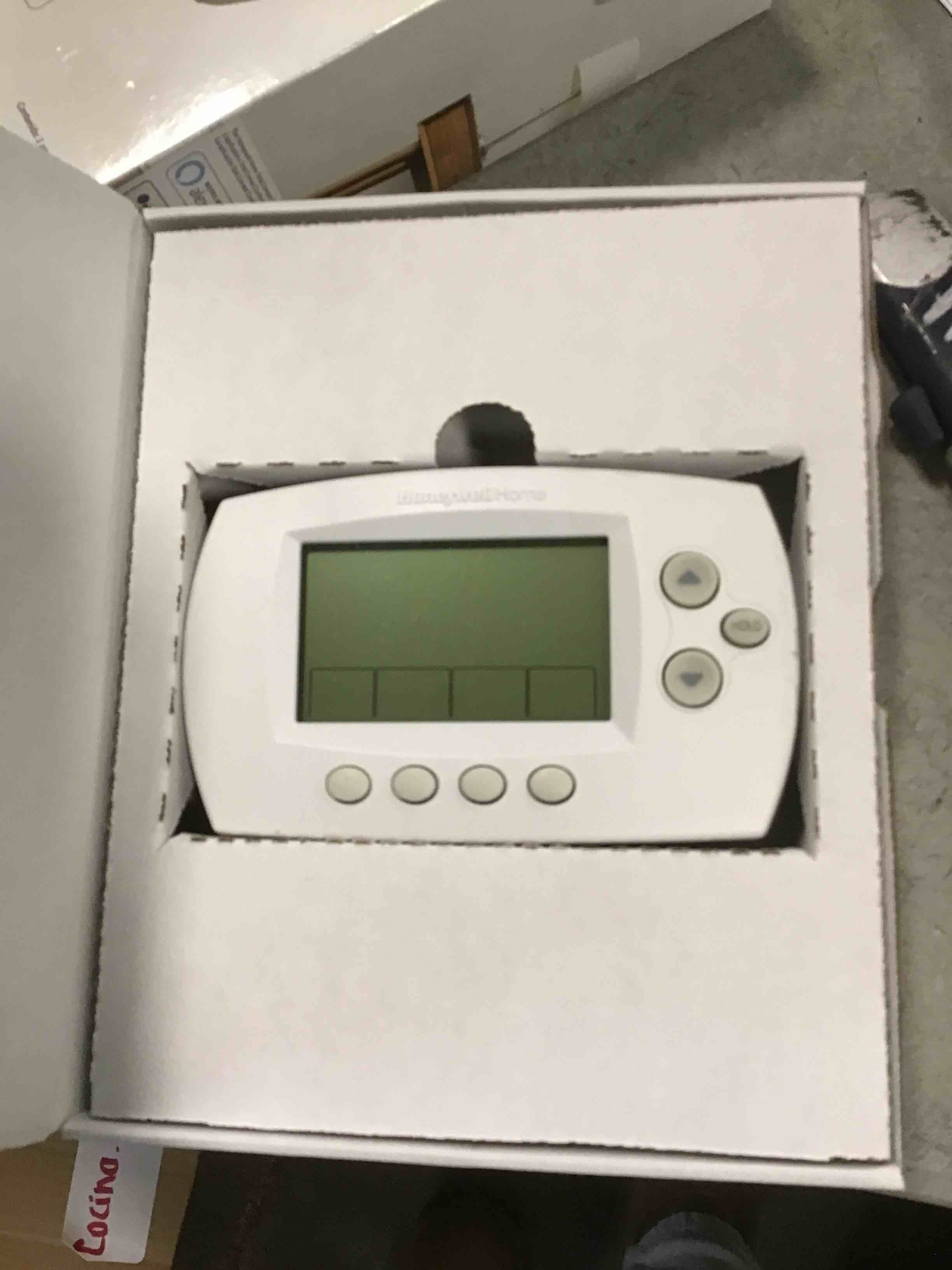 https://s3.amazonaws.com/lotting-images-prod/bidfta/PPE1823443_1734144700965.jpeg