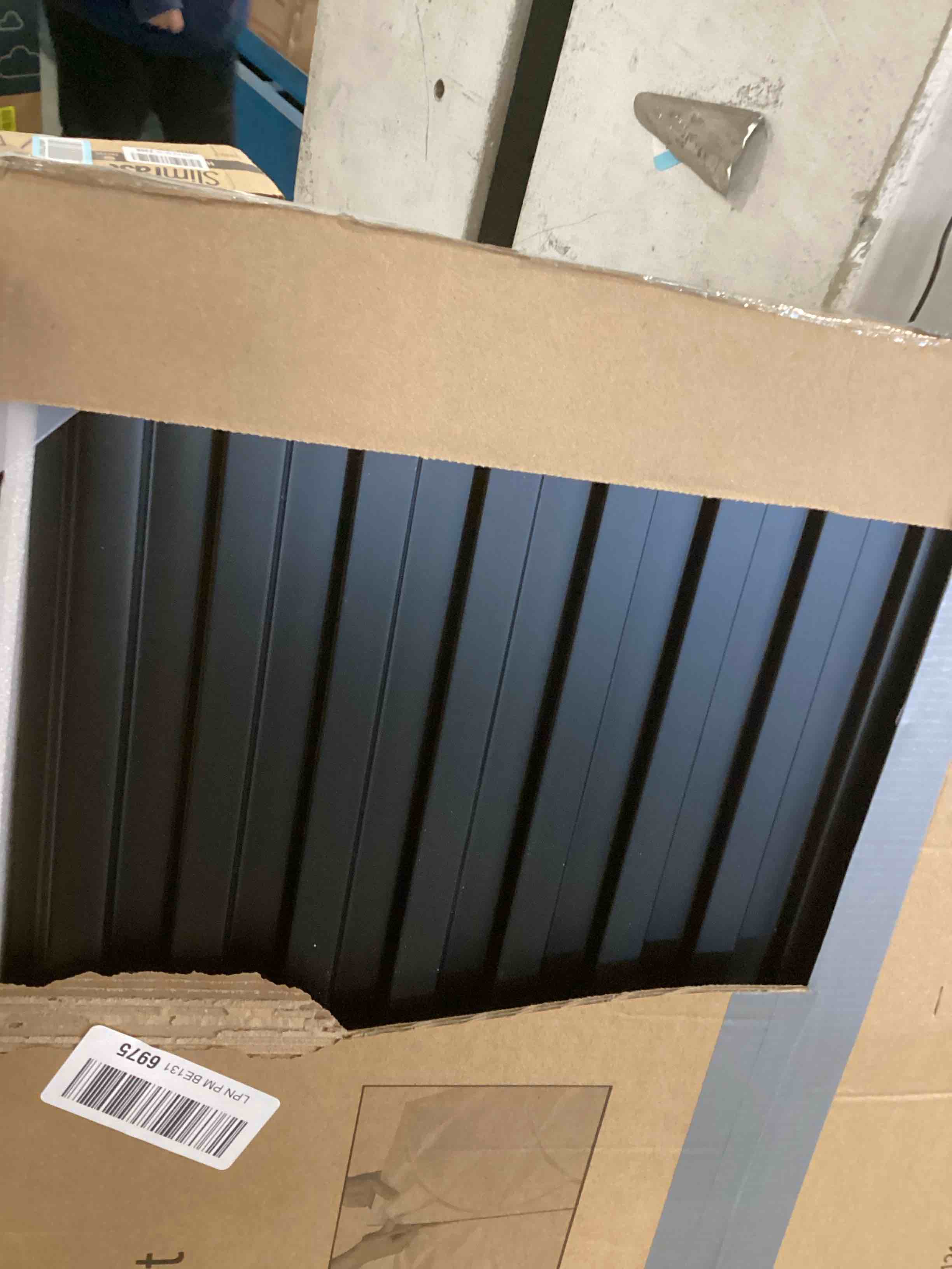 https://s3.amazonaws.com/lotting-images-prod/bidfta/PPE1828331_1733150935409.jpeg