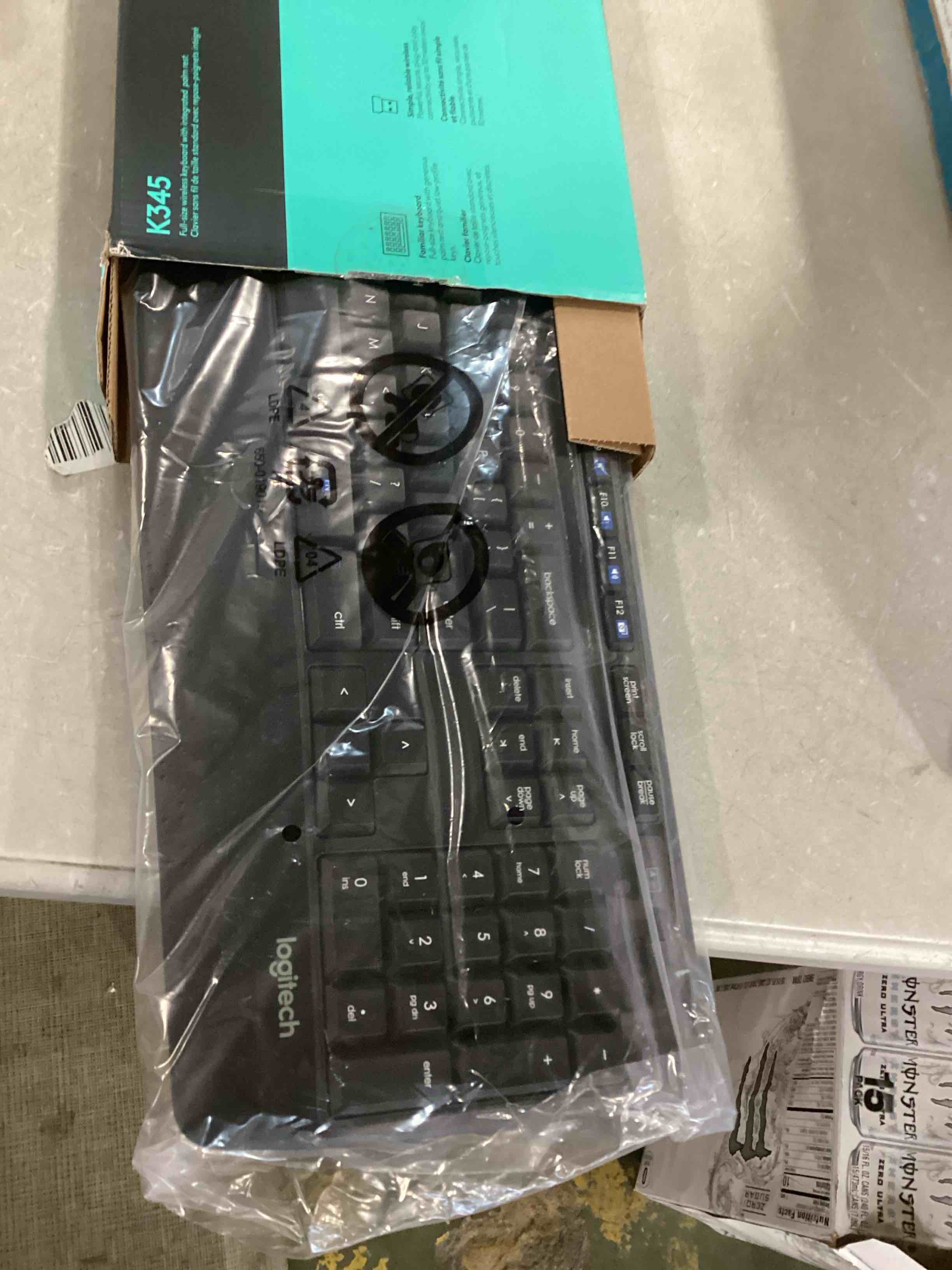 https://s3.amazonaws.com/lotting-images-prod/bidfta/PPE1828428_1733159272882.jpeg