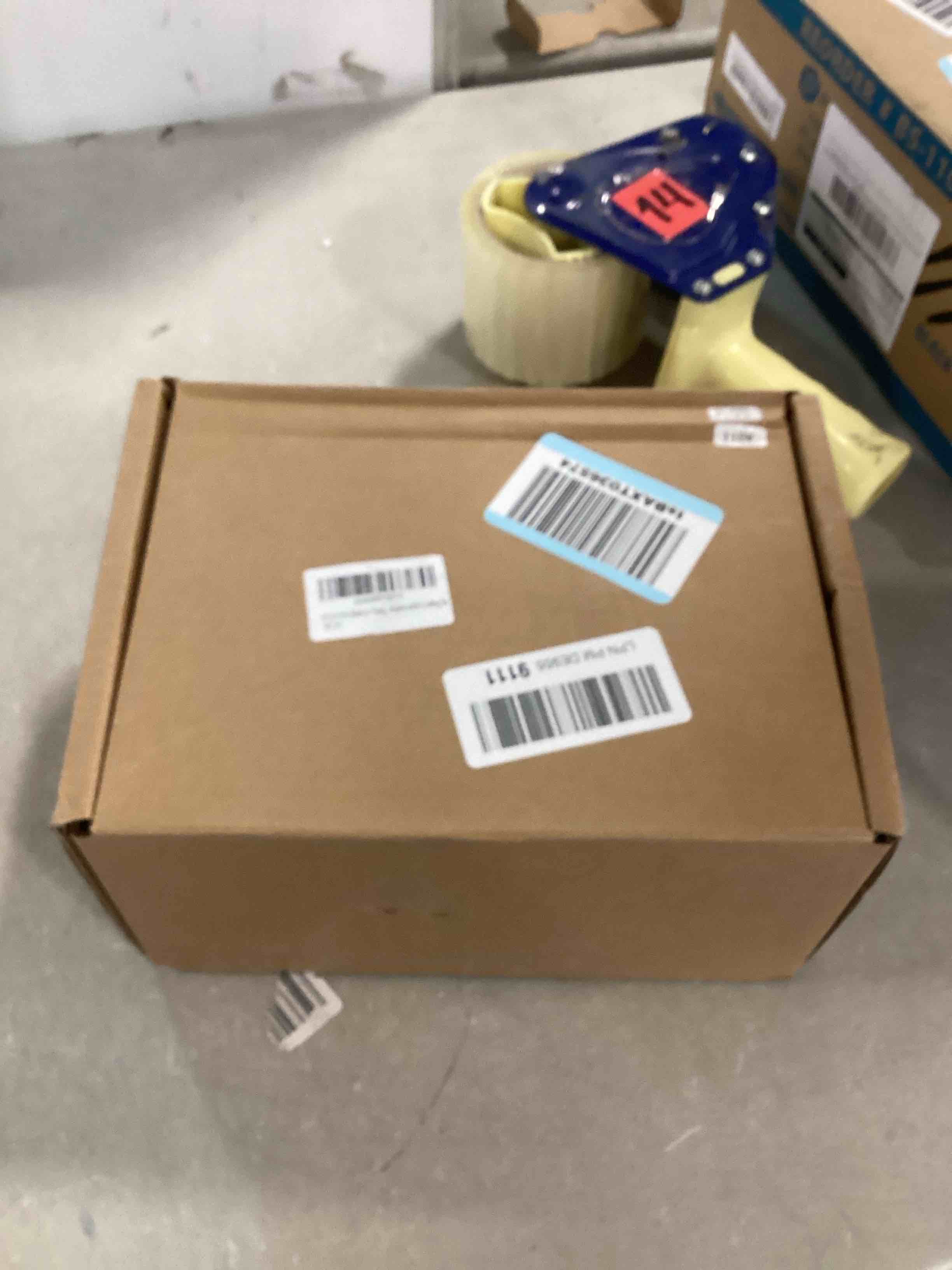https://s3.amazonaws.com/lotting-images-prod/bidfta/PPE1828429_1733159200998.jpeg