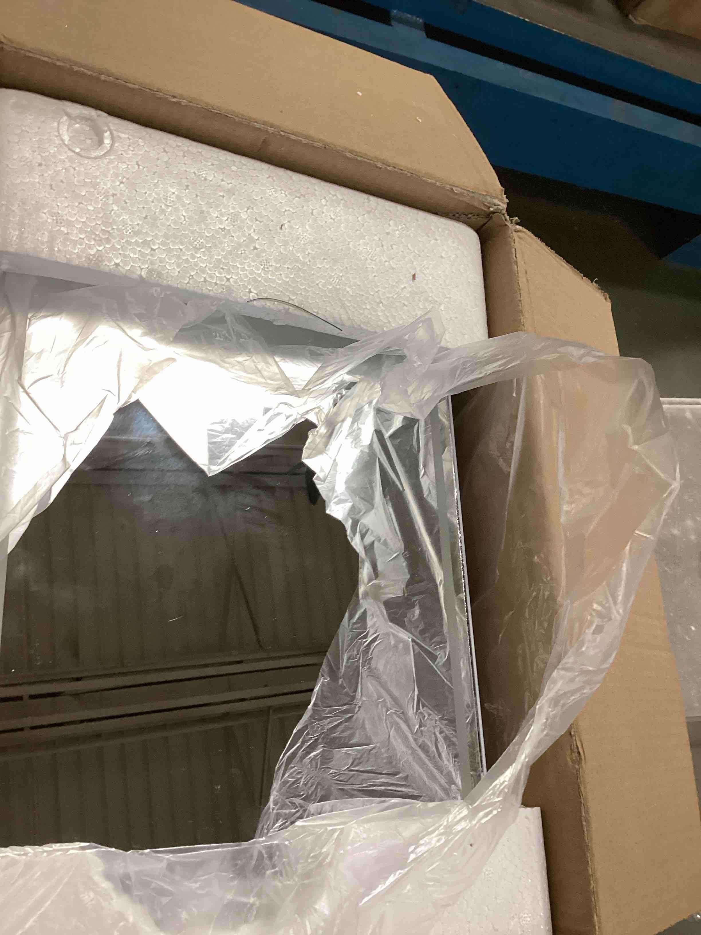 https://s3.amazonaws.com/lotting-images-prod/bidfta/PPE1828656_1733243791424.jpeg