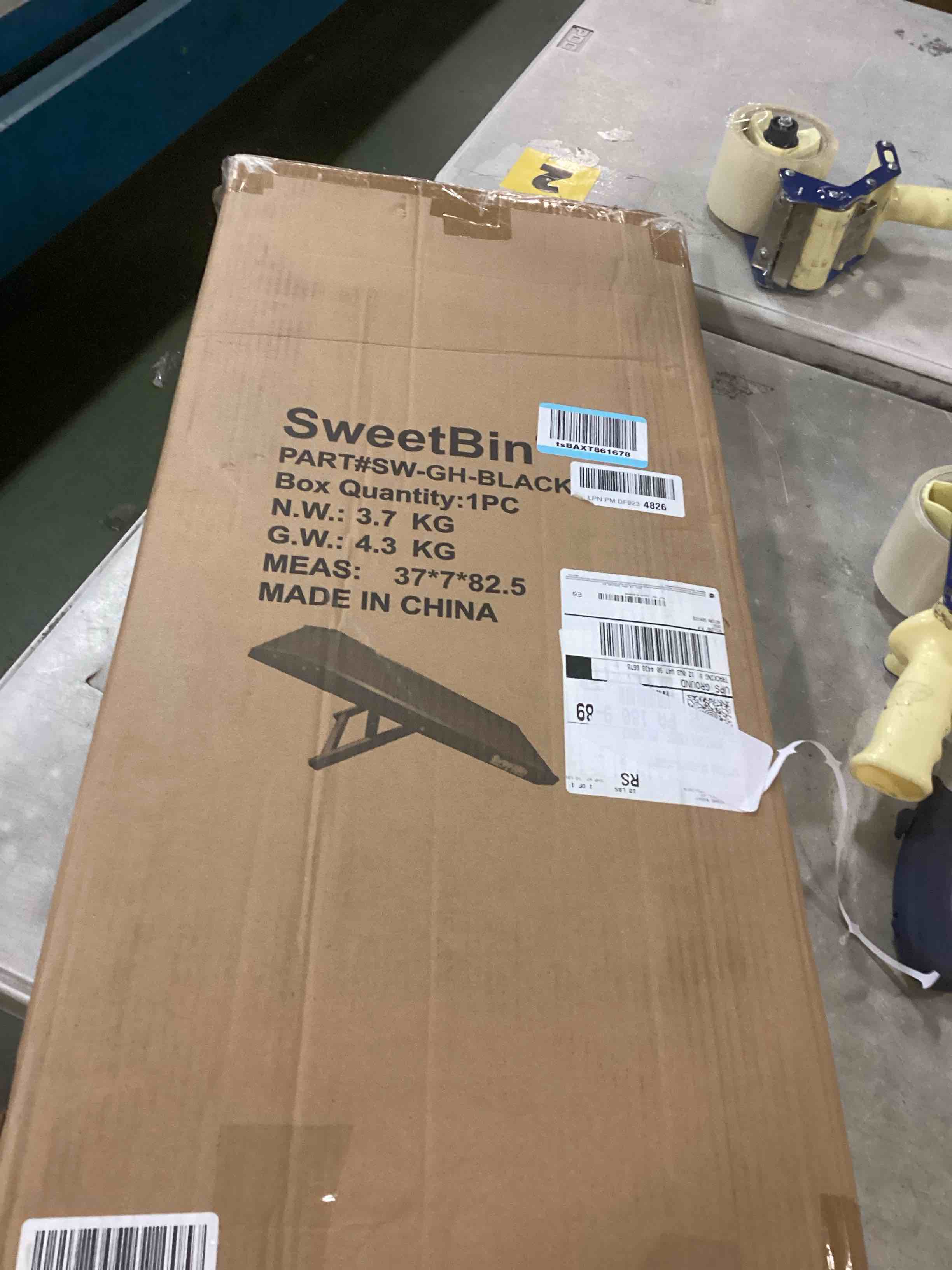 https://s3.amazonaws.com/lotting-images-prod/bidfta/PPE1829590_1733749952952.jpeg