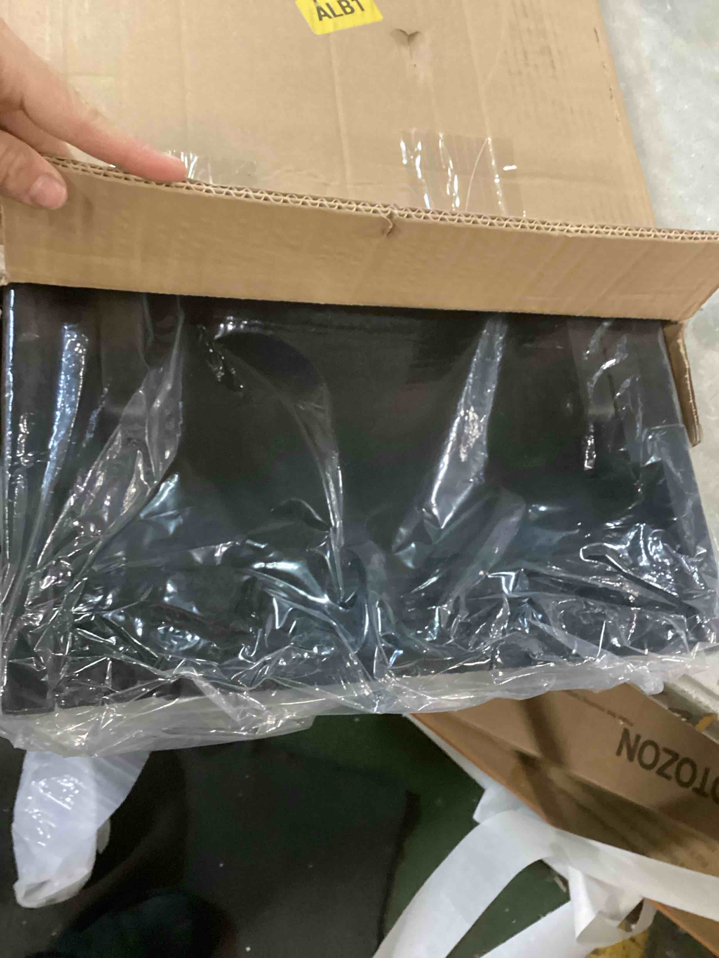 https://s3.amazonaws.com/lotting-images-prod/bidfta/PPE1829590_1733749980800.jpeg