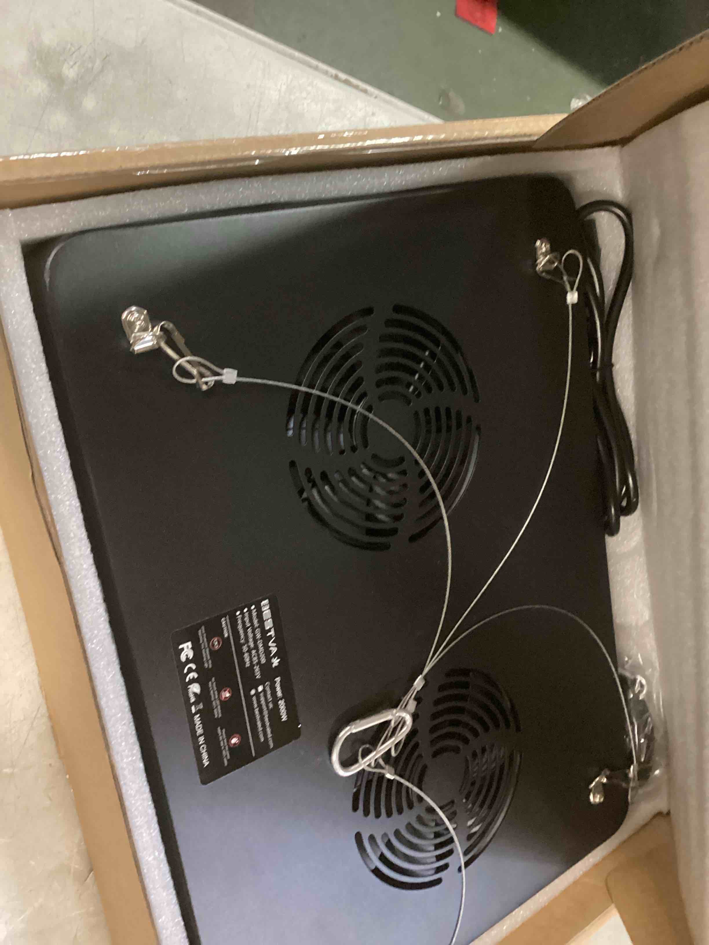 https://s3.amazonaws.com/lotting-images-prod/bidfta/PPE1829675_1733759926213.jpeg
