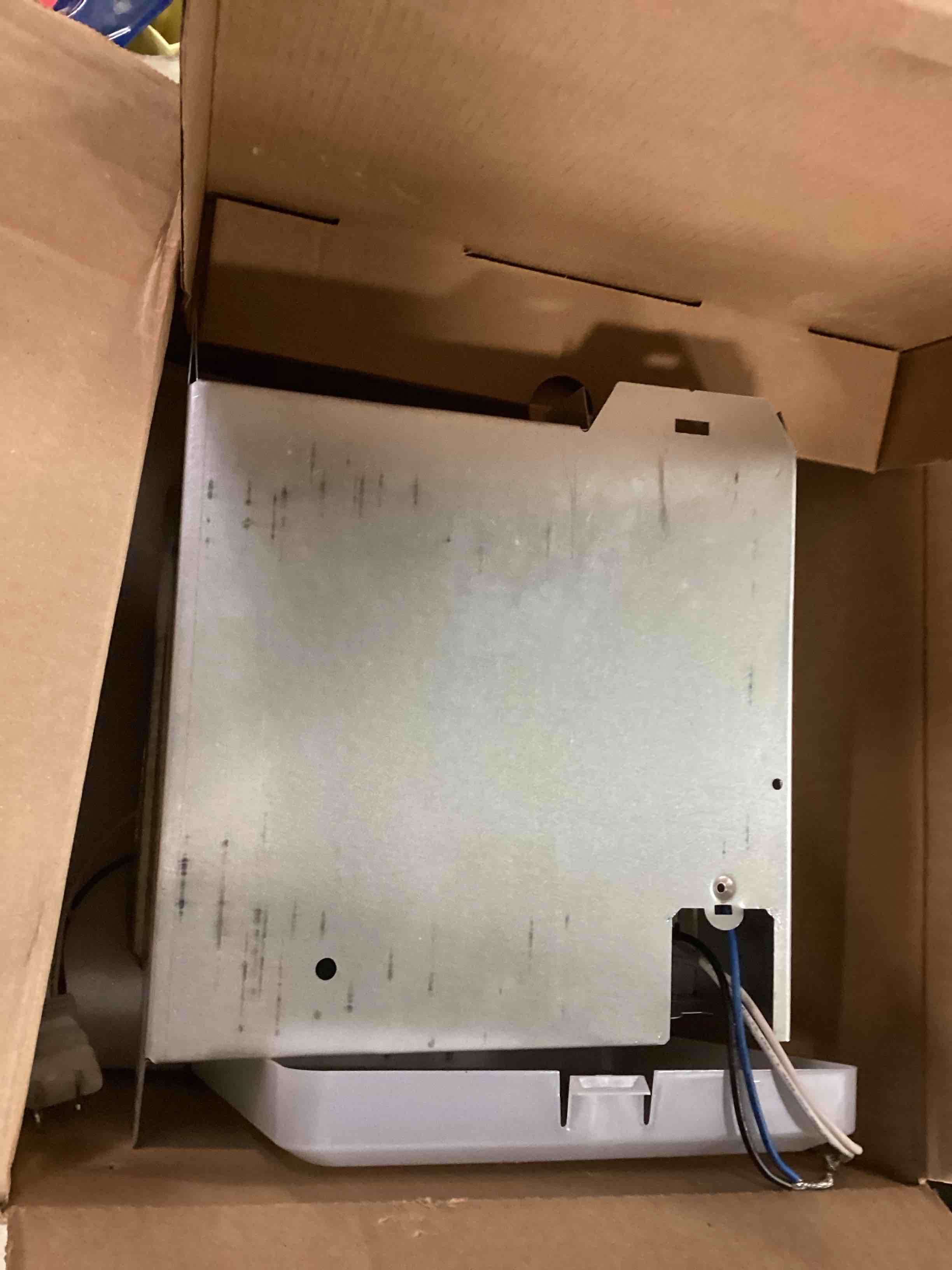 https://s3.amazonaws.com/lotting-images-prod/bidfta/PPE1830602_1734035323075.jpeg