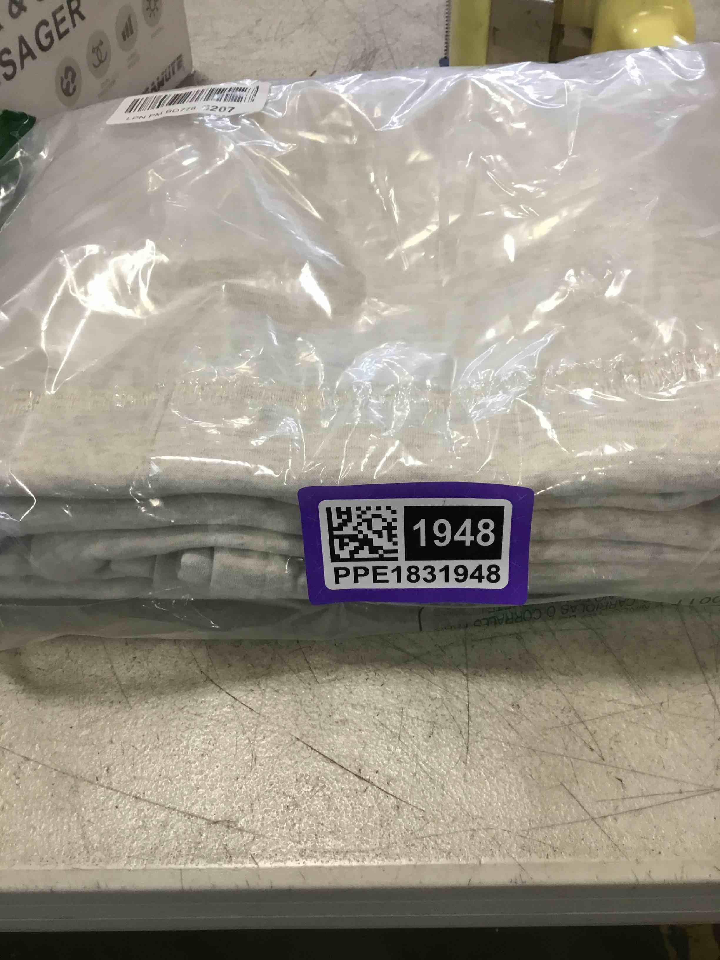 https://s3.amazonaws.com/lotting-images-prod/bidfta/PPE1831948_1732902639485.jpeg