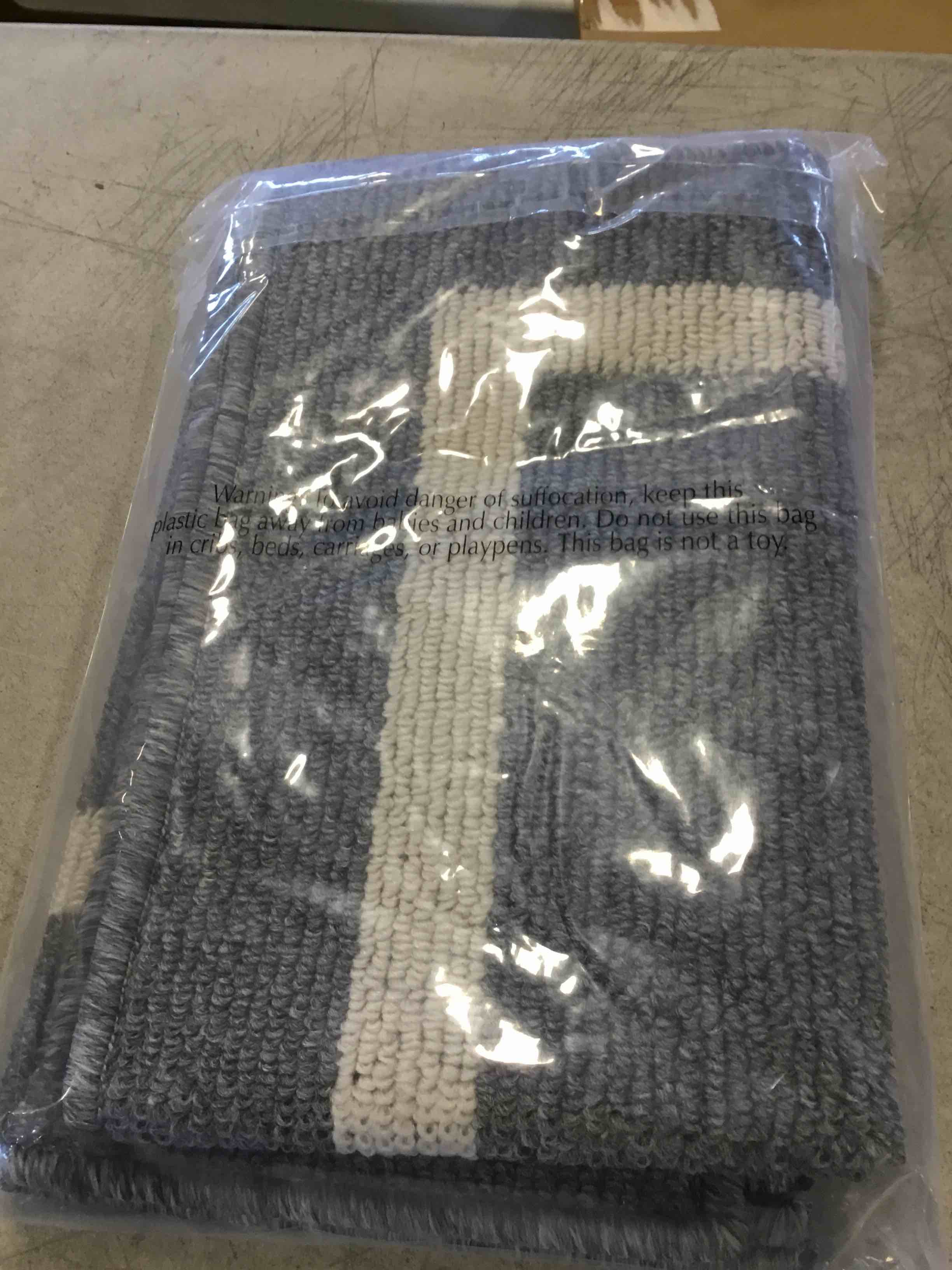 https://s3.amazonaws.com/lotting-images-prod/bidfta/PPE1832595_1733416642383.jpeg