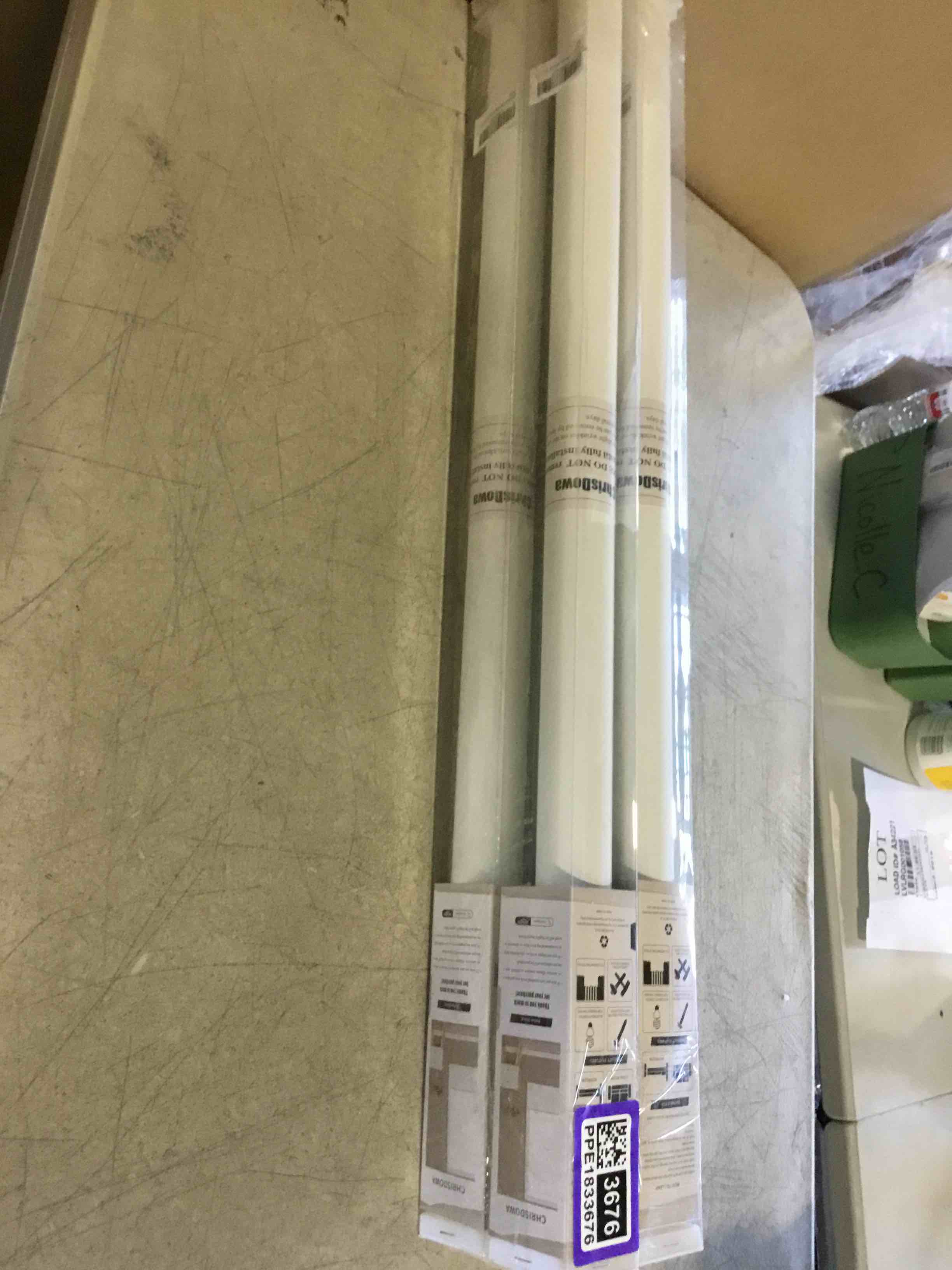 https://s3.amazonaws.com/lotting-images-prod/bidfta/PPE1833676_1734459418082.jpeg