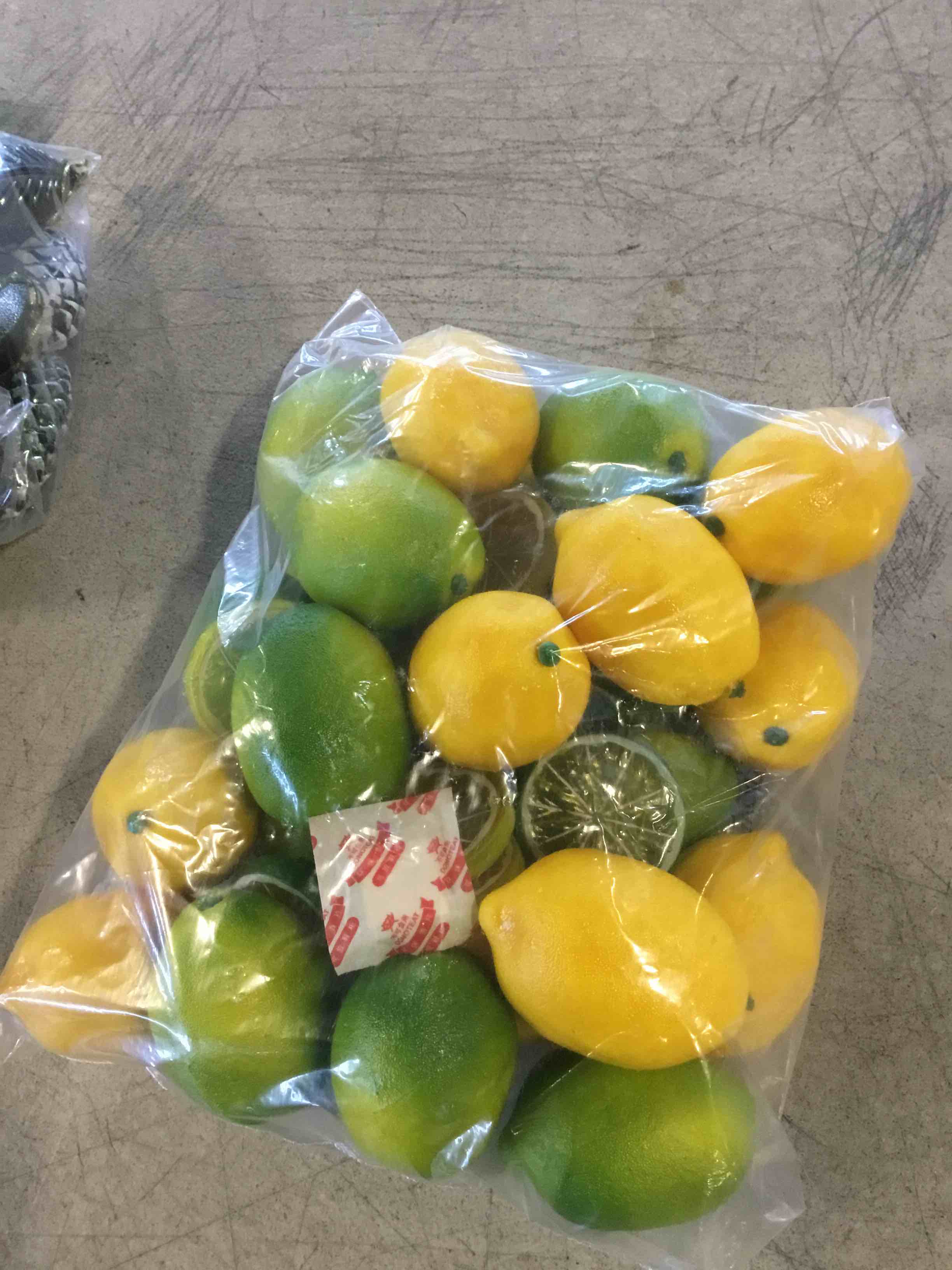 https://s3.amazonaws.com/lotting-images-prod/bidfta/PPE1833692_1734464464665.jpeg