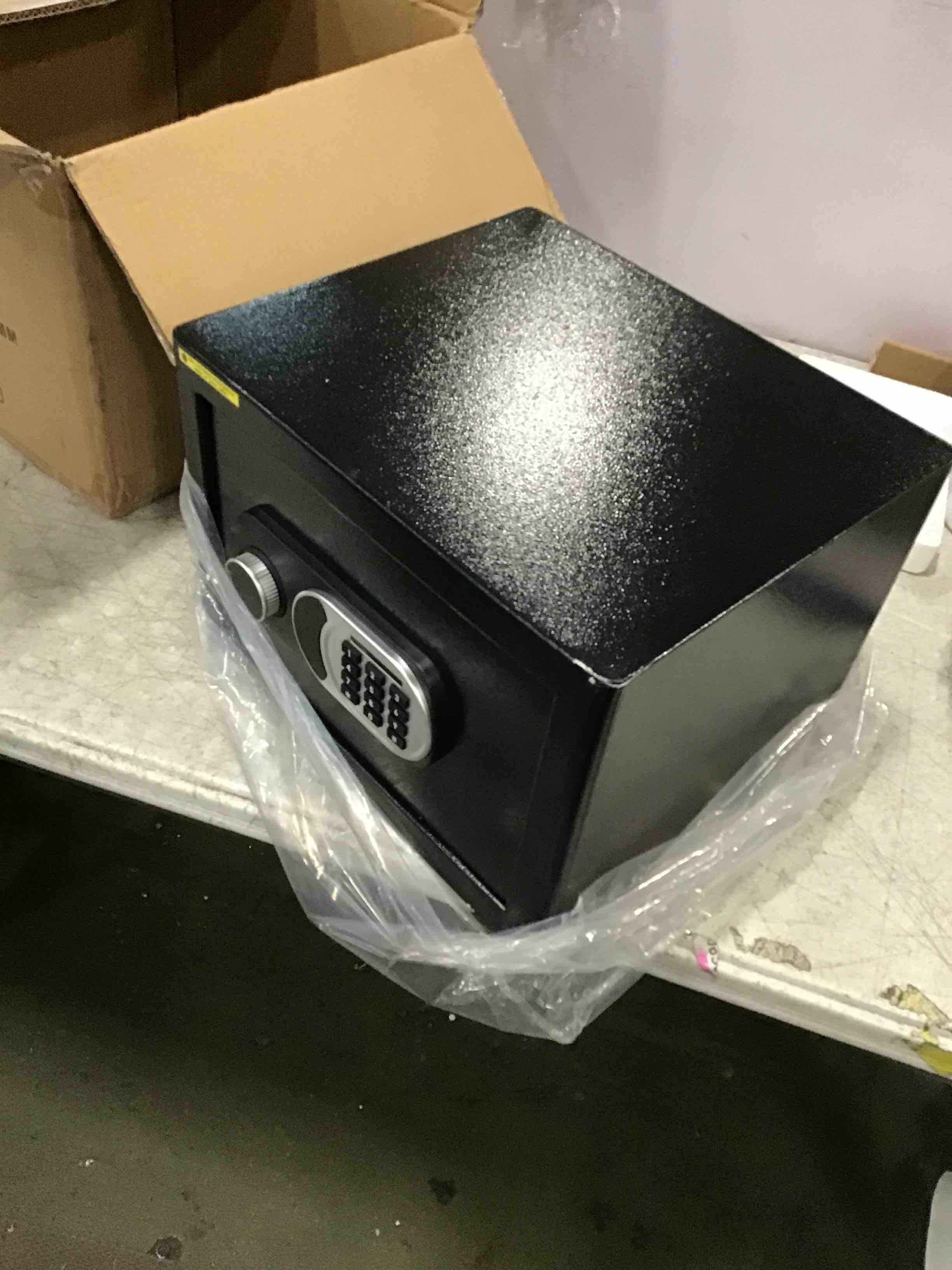 https://s3.amazonaws.com/lotting-images-prod/bidfta/PPE1834213_1732731614927.jpeg