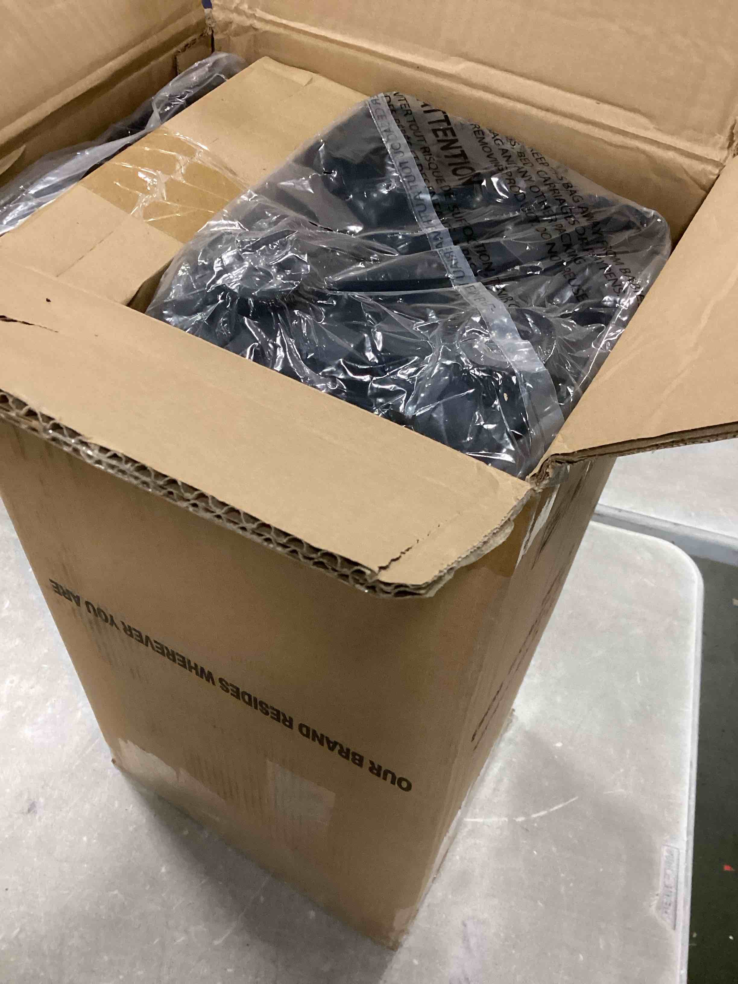 https://s3.amazonaws.com/lotting-images-prod/bidfta/PPE1834911_1734381719824.jpeg