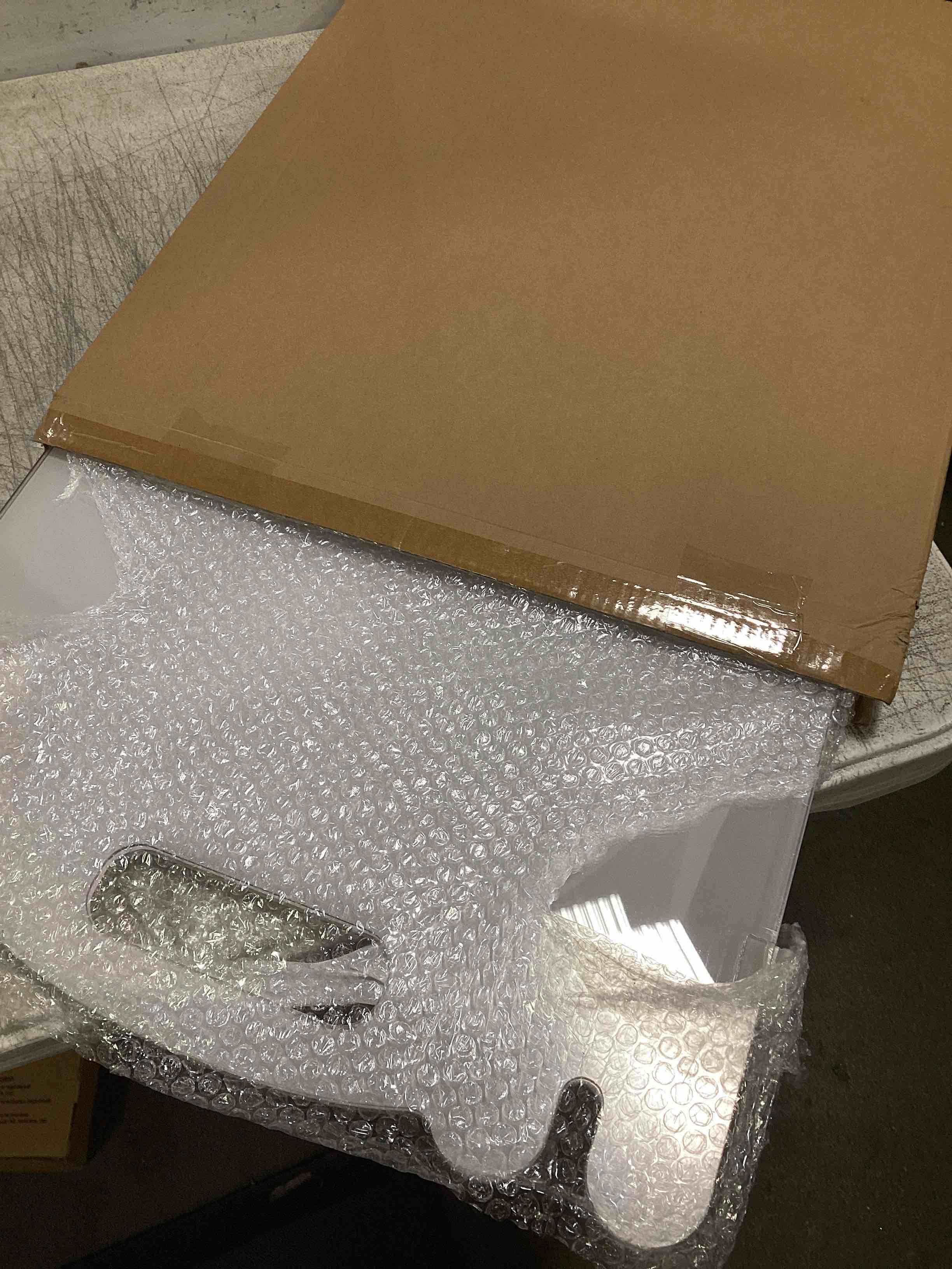 https://s3.amazonaws.com/lotting-images-prod/bidfta/PPE1836118_1734956161995.jpeg