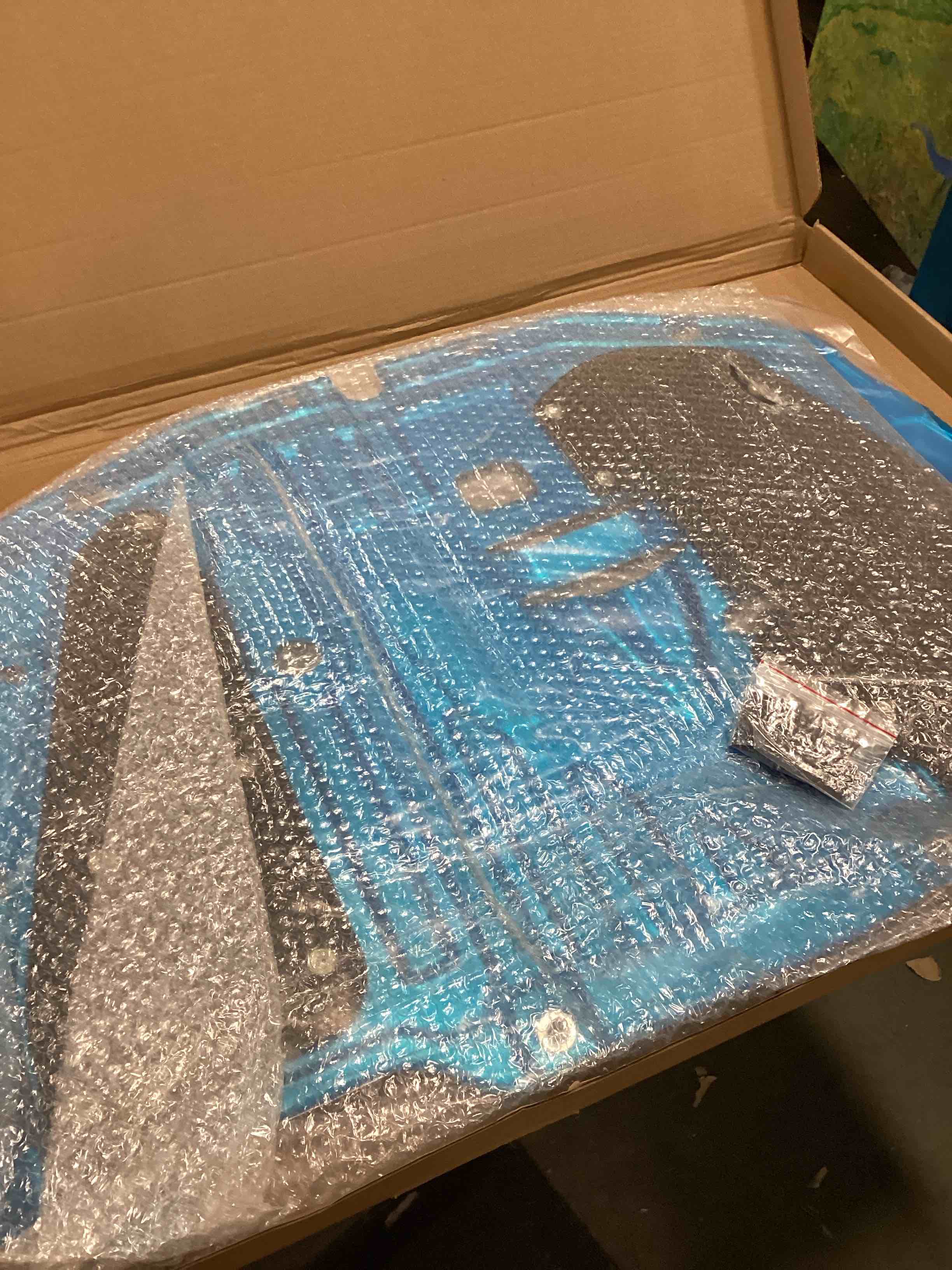 https://s3.amazonaws.com/lotting-images-prod/bidfta/PPE1836175_1734961872645.jpeg