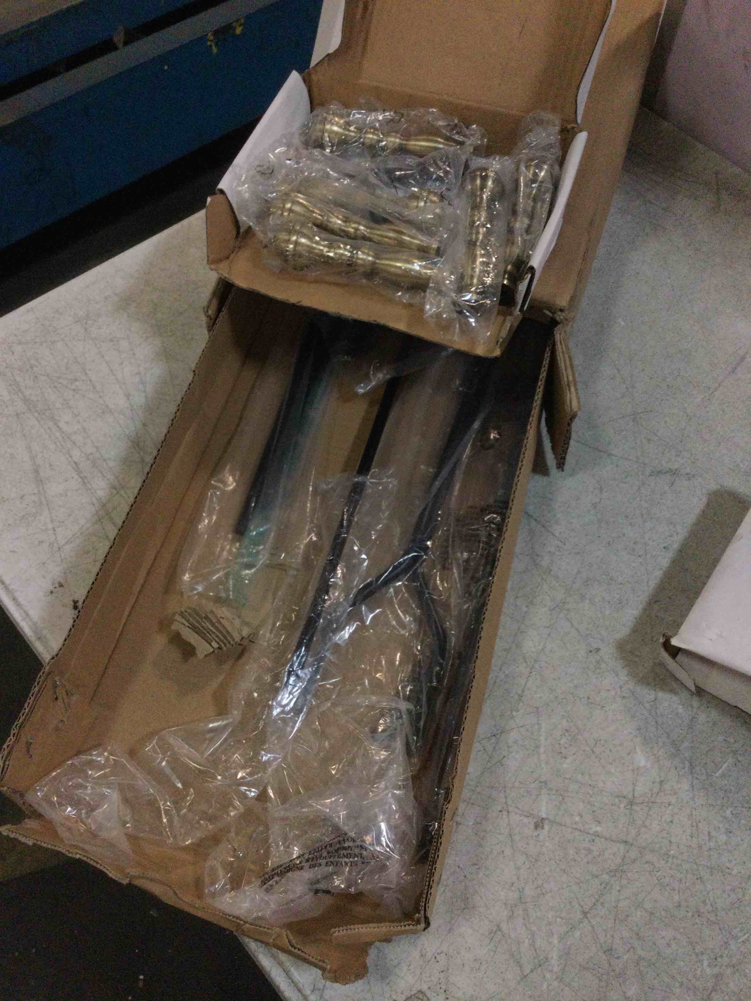 https://s3.amazonaws.com/lotting-images-prod/bidfta/PPE1836687_1735221163281.jpeg
