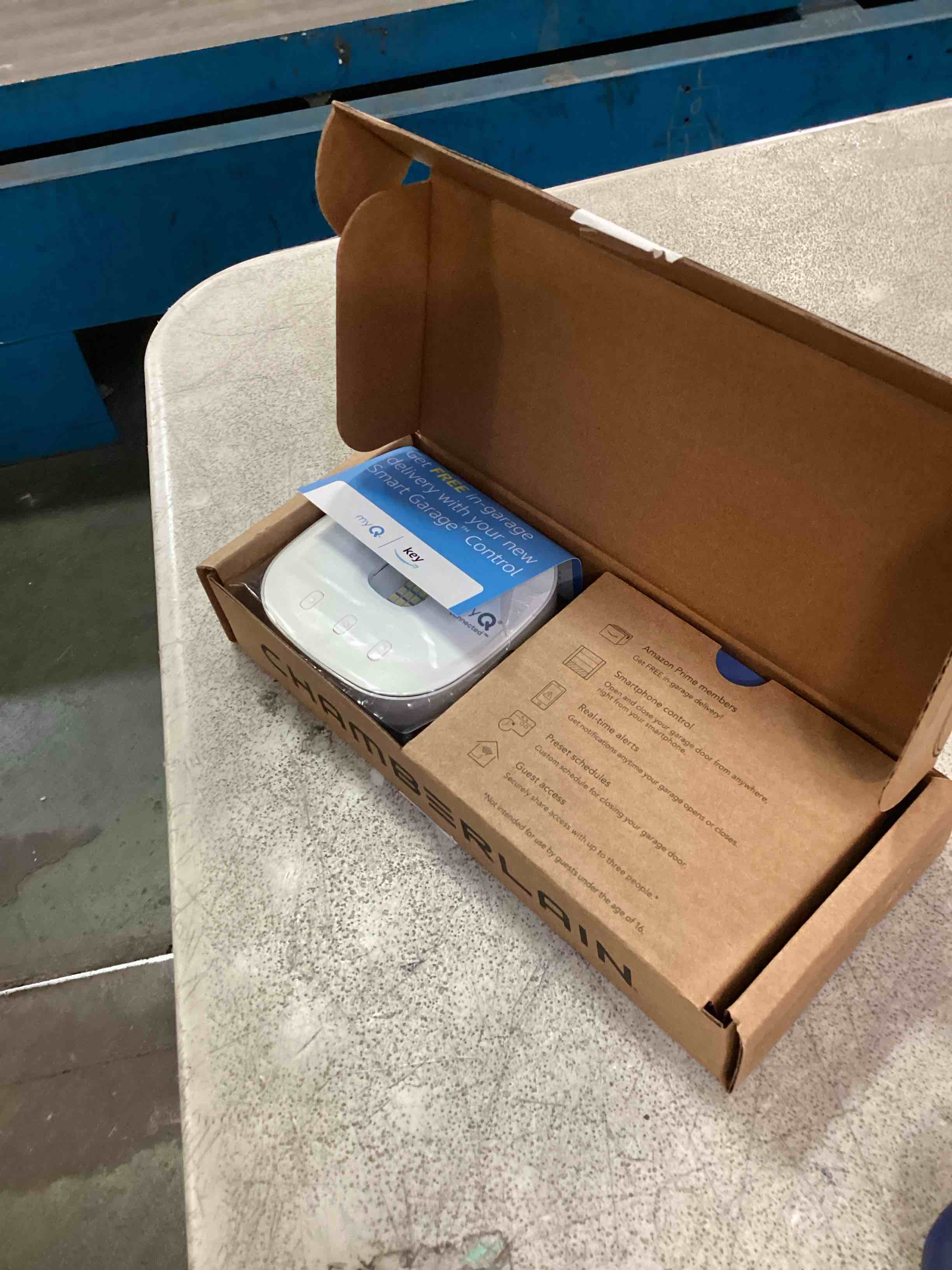 https://s3.amazonaws.com/lotting-images-prod/bidfta/PPE1837035_1732285182139.jpeg