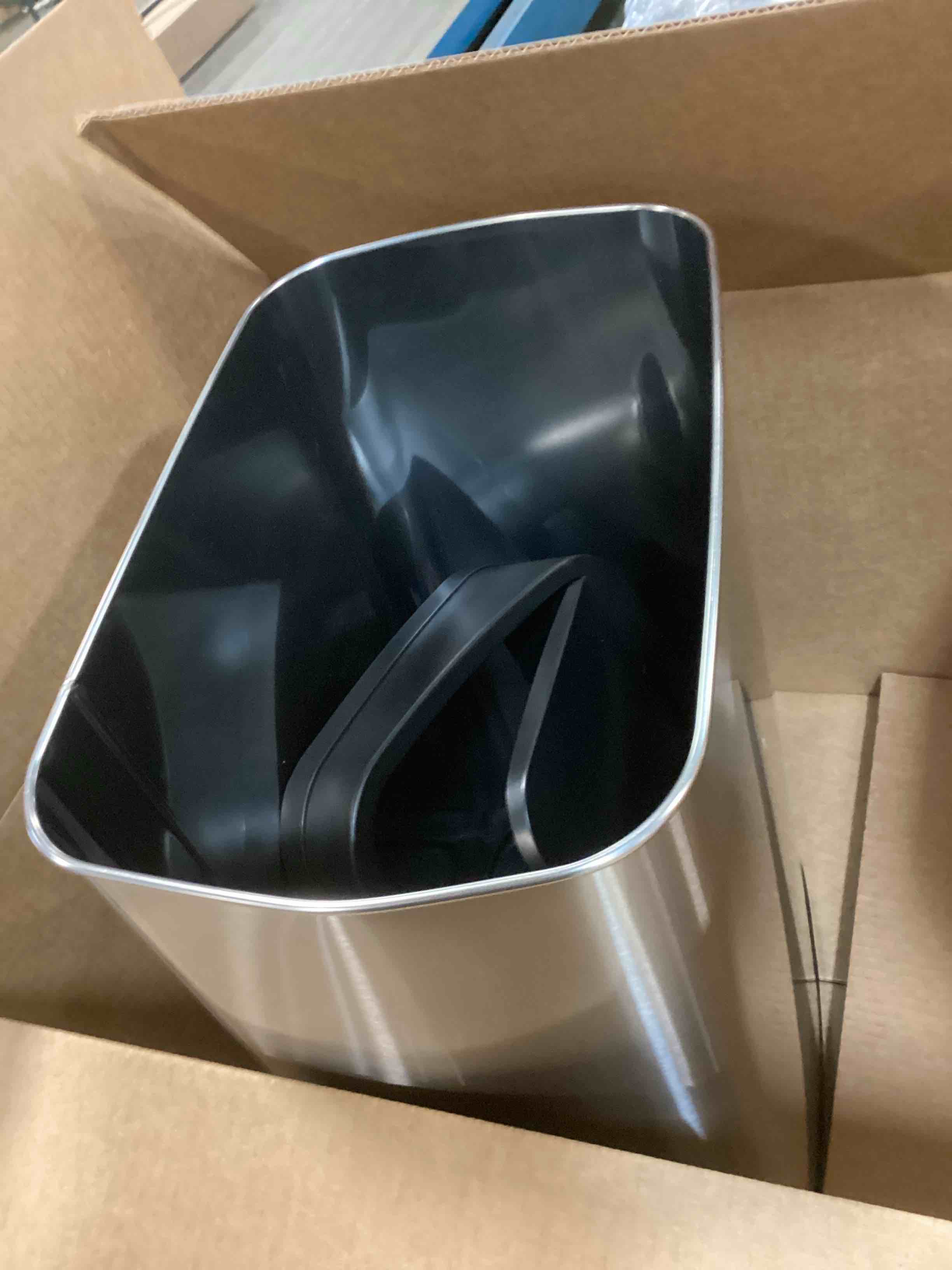 https://s3.amazonaws.com/lotting-images-prod/bidfta/PPE1837896_1735245405772.jpeg
