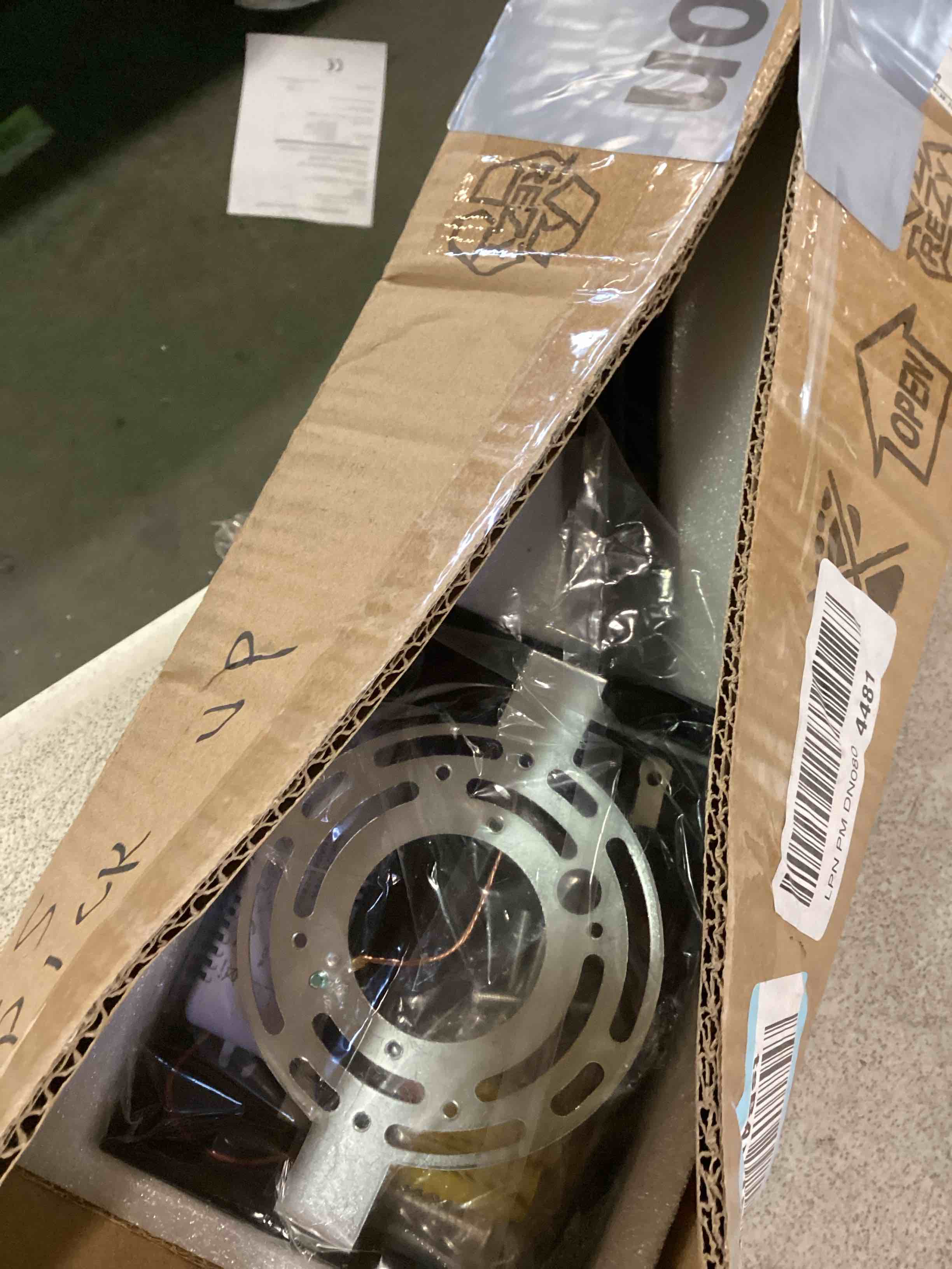 https://s3.amazonaws.com/lotting-images-prod/bidfta/PPE1838497_1735851923216.jpeg