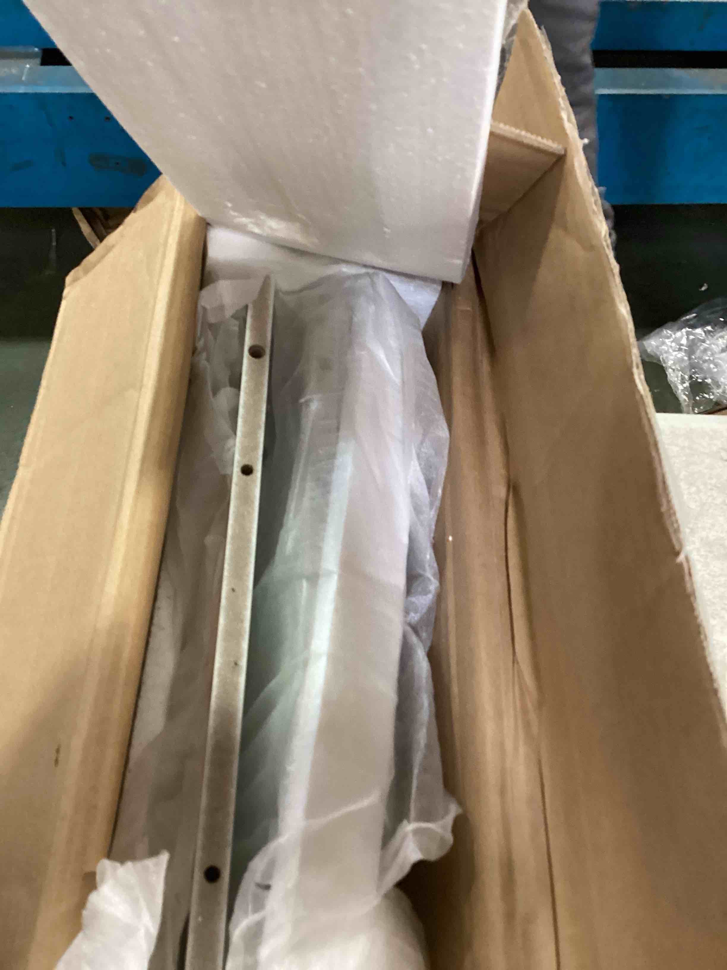 https://s3.amazonaws.com/lotting-images-prod/bidfta/PPE1838515_1735844295540.jpeg