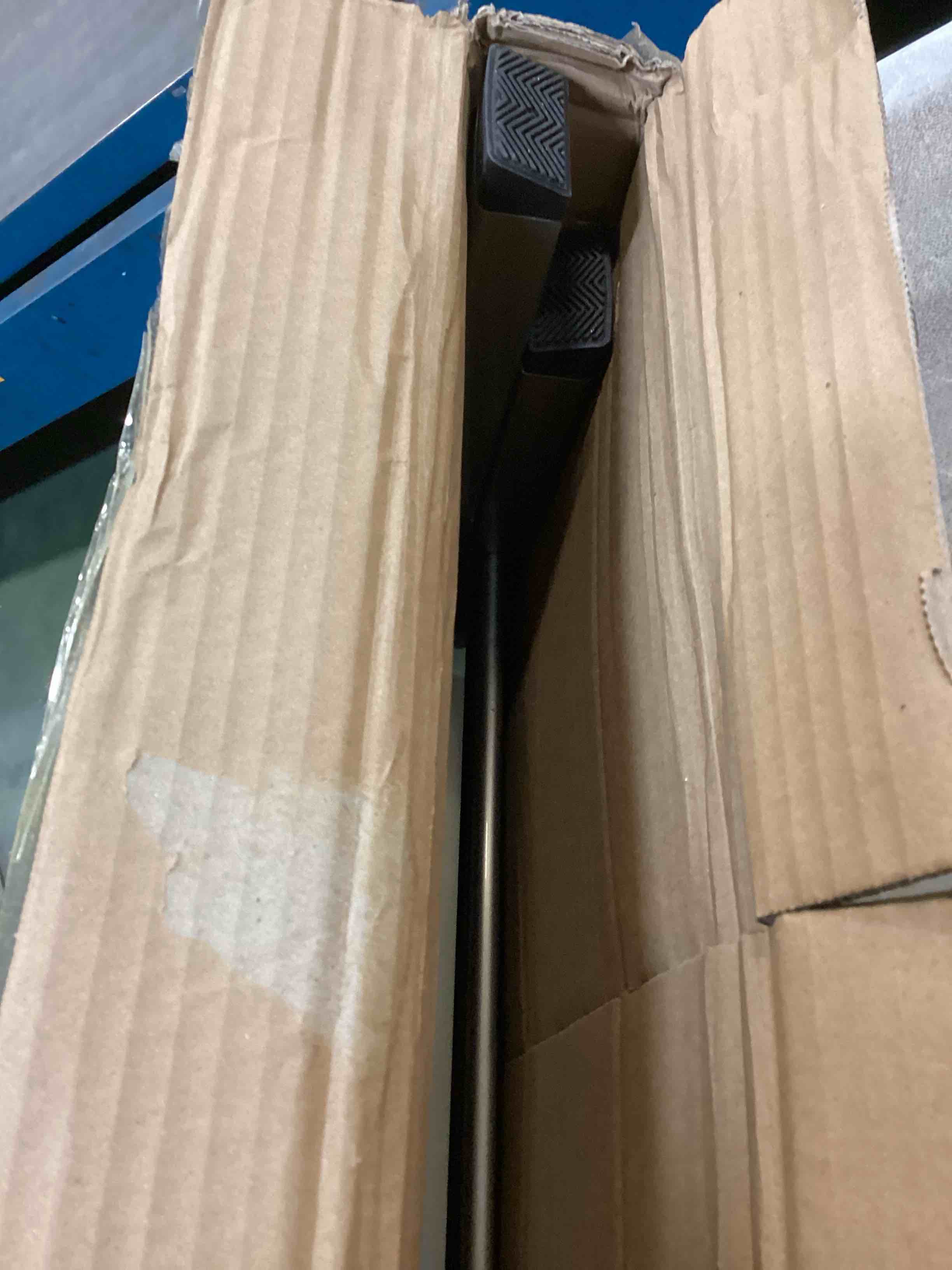 https://s3.amazonaws.com/lotting-images-prod/bidfta/PPE1838779_1736424748396.jpeg
