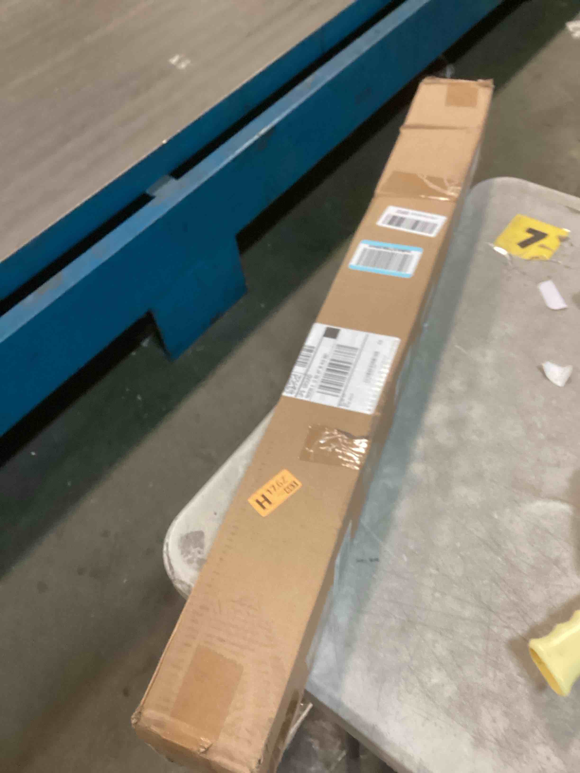https://s3.amazonaws.com/lotting-images-prod/bidfta/PPE1838907_1736452432276.jpeg