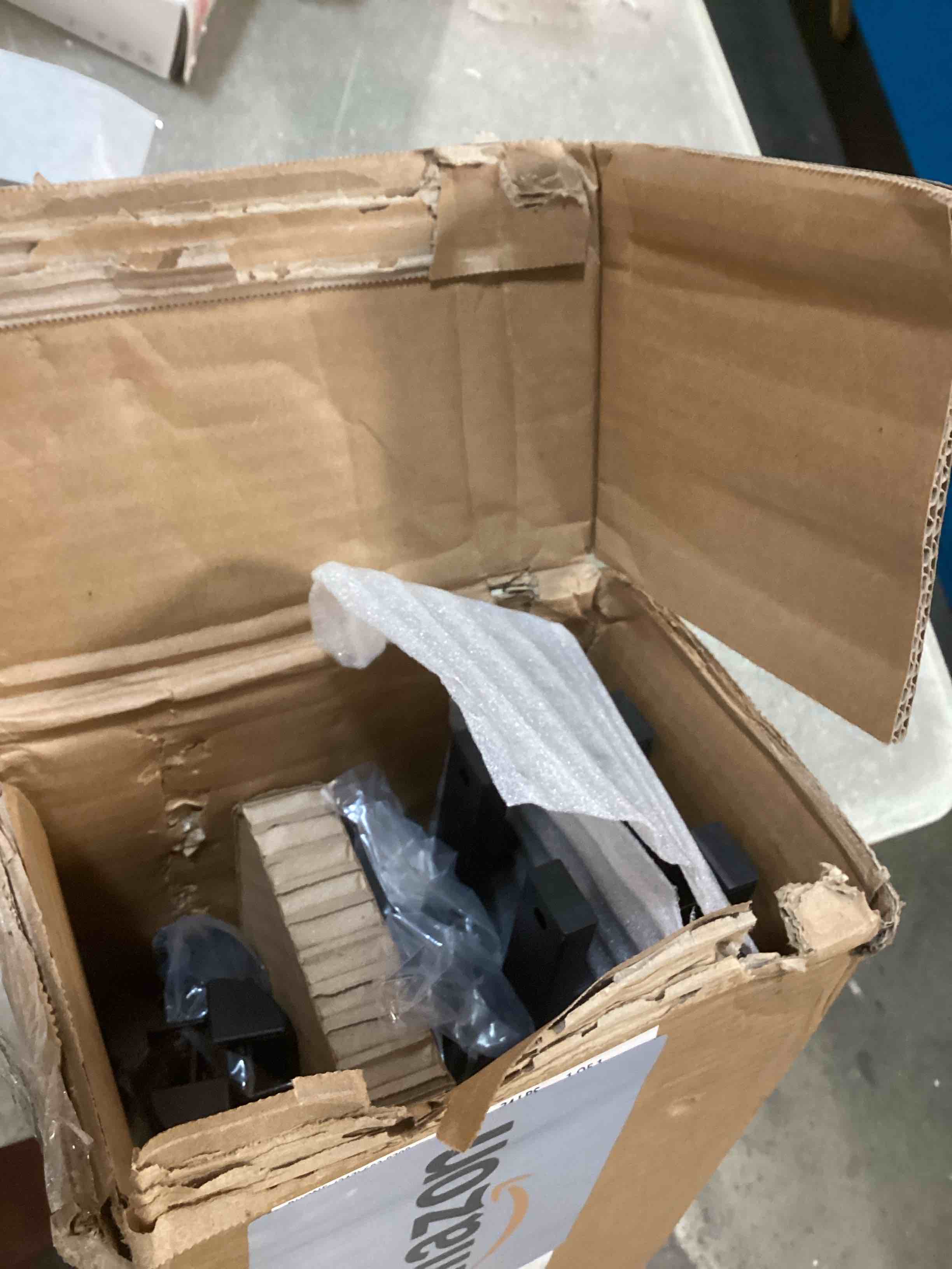 https://s3.amazonaws.com/lotting-images-prod/bidfta/PPE1839329_1736771057065.jpeg