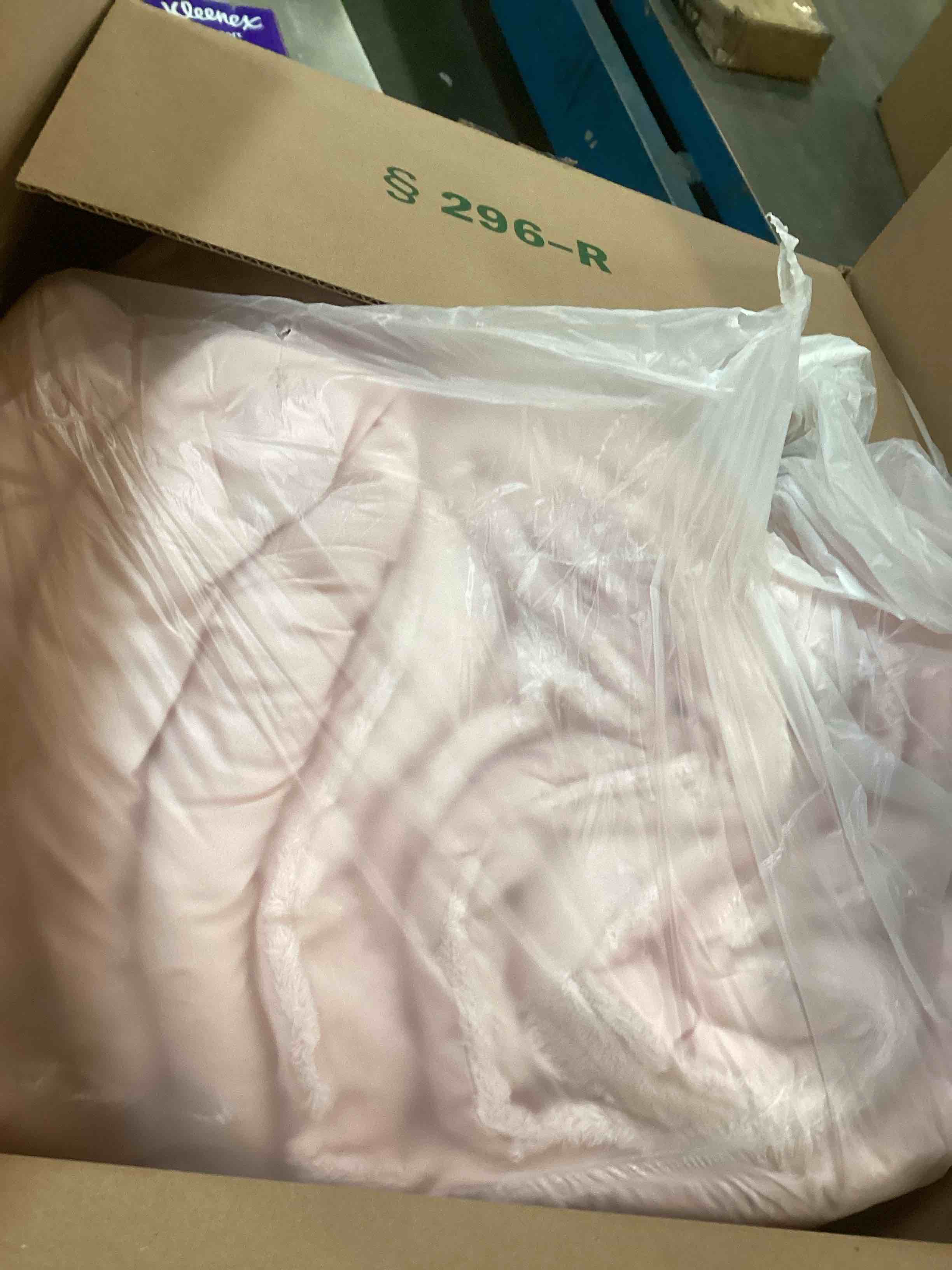 https://s3.amazonaws.com/lotting-images-prod/bidfta/PPE1839527_1736793957630.jpeg