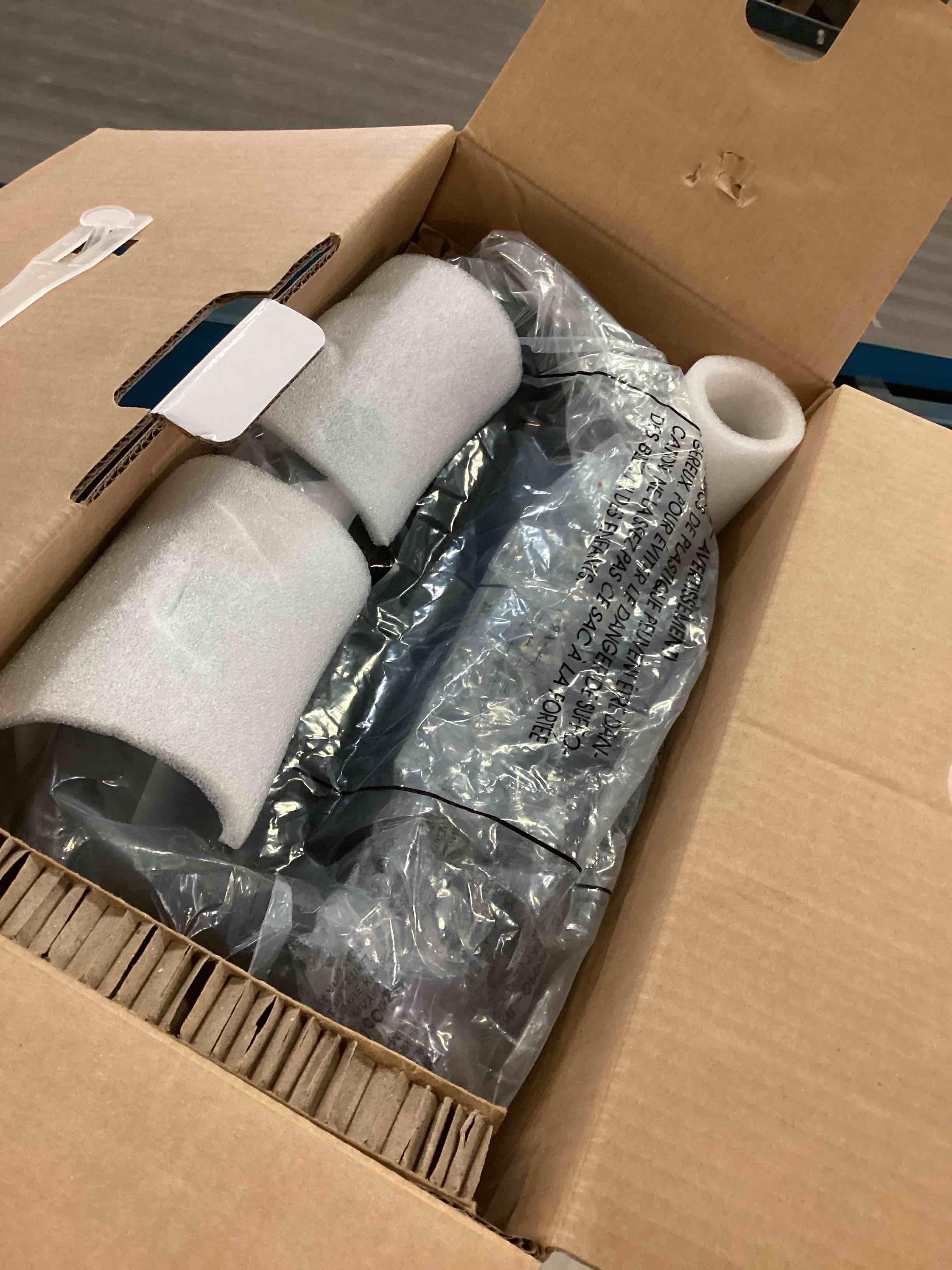 https://s3.amazonaws.com/lotting-images-prod/bidfta/PPE1847497_1733255334816.jpeg