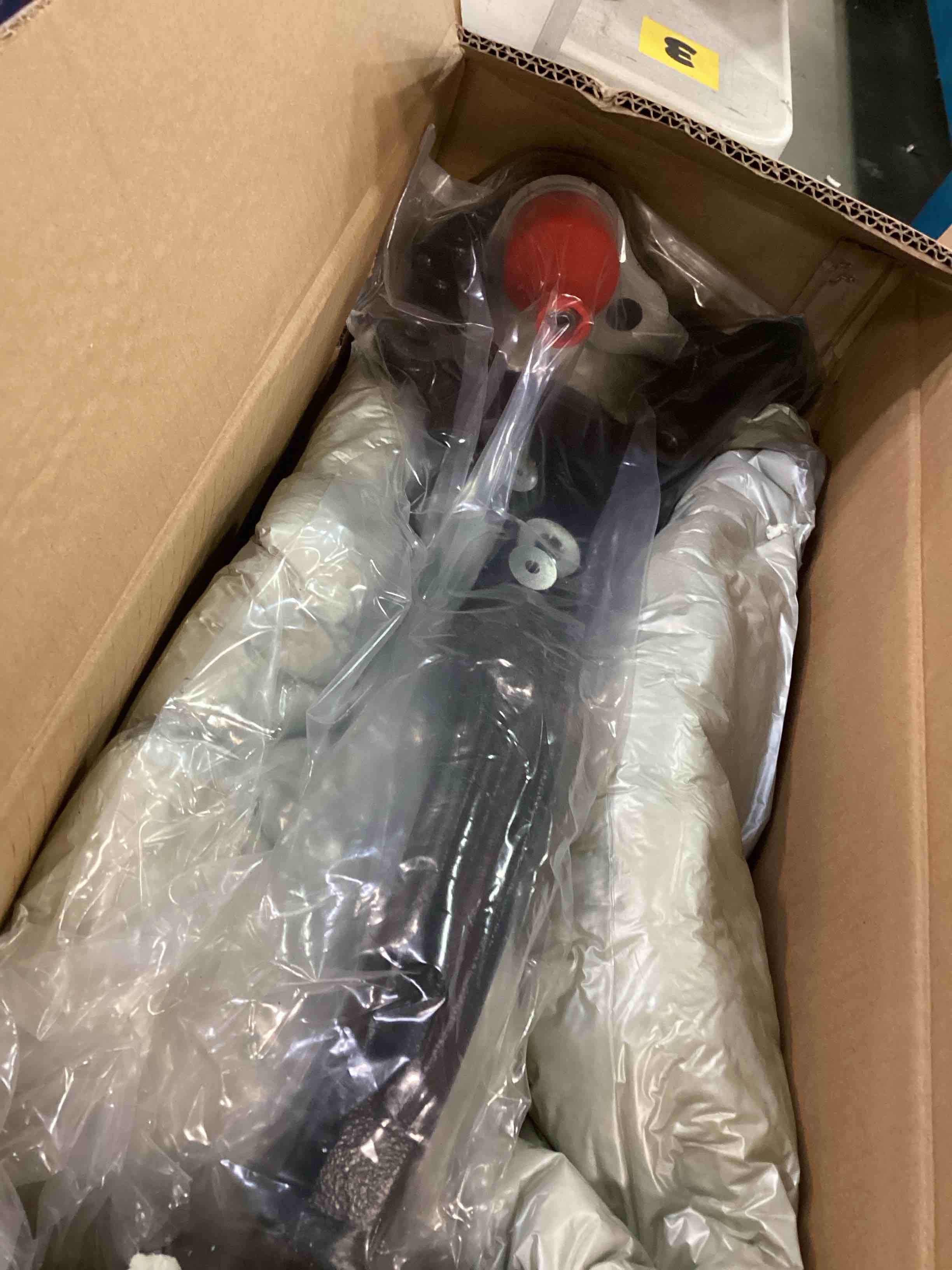 https://s3.amazonaws.com/lotting-images-prod/bidfta/PPE1848005_1733495968167.jpeg