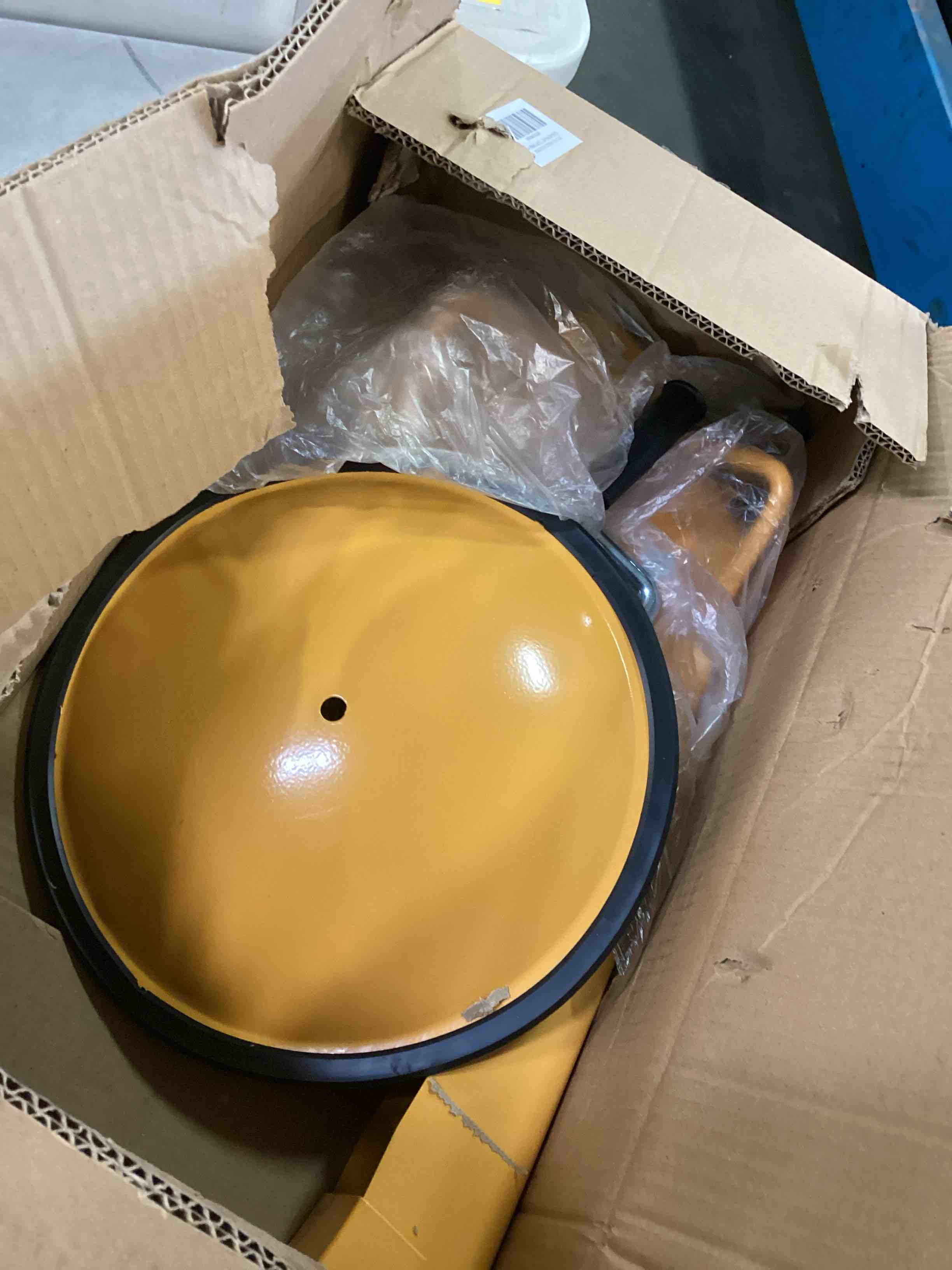 https://s3.amazonaws.com/lotting-images-prod/bidfta/PPE1848053_1733496806304.jpeg
