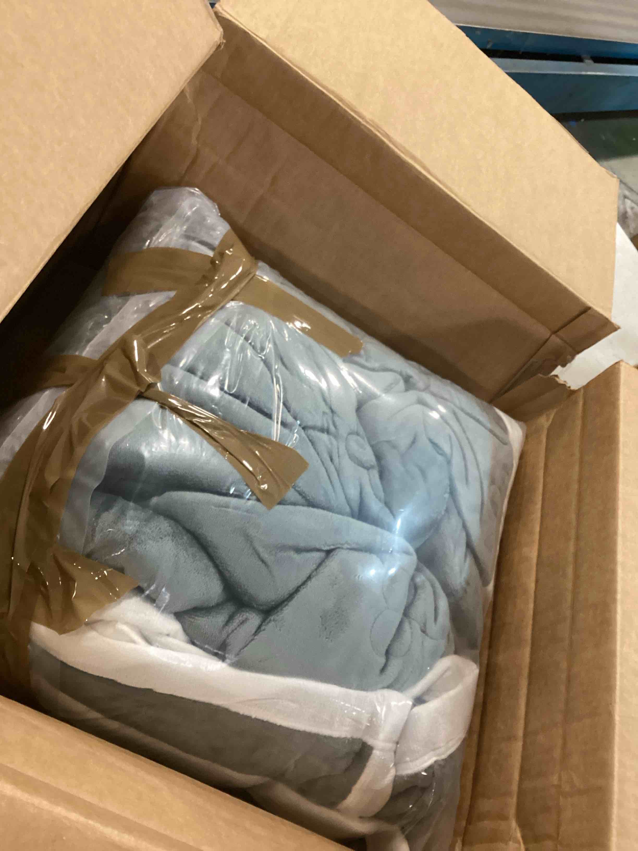 https://s3.amazonaws.com/lotting-images-prod/bidfta/PPE1848241_1733753546863.jpeg
