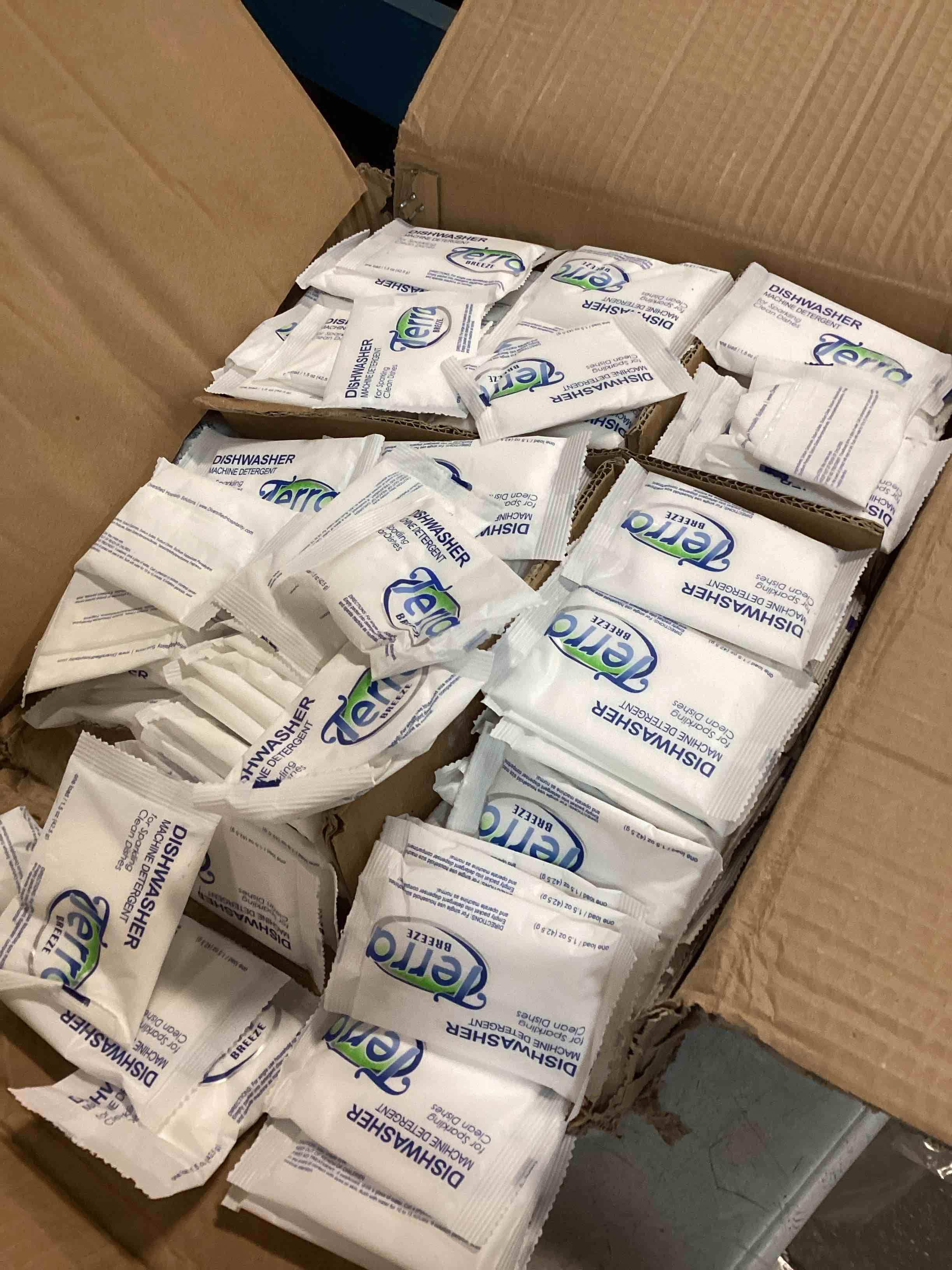 https://s3.amazonaws.com/lotting-images-prod/bidfta/PPE1848613_1733857778290.jpeg