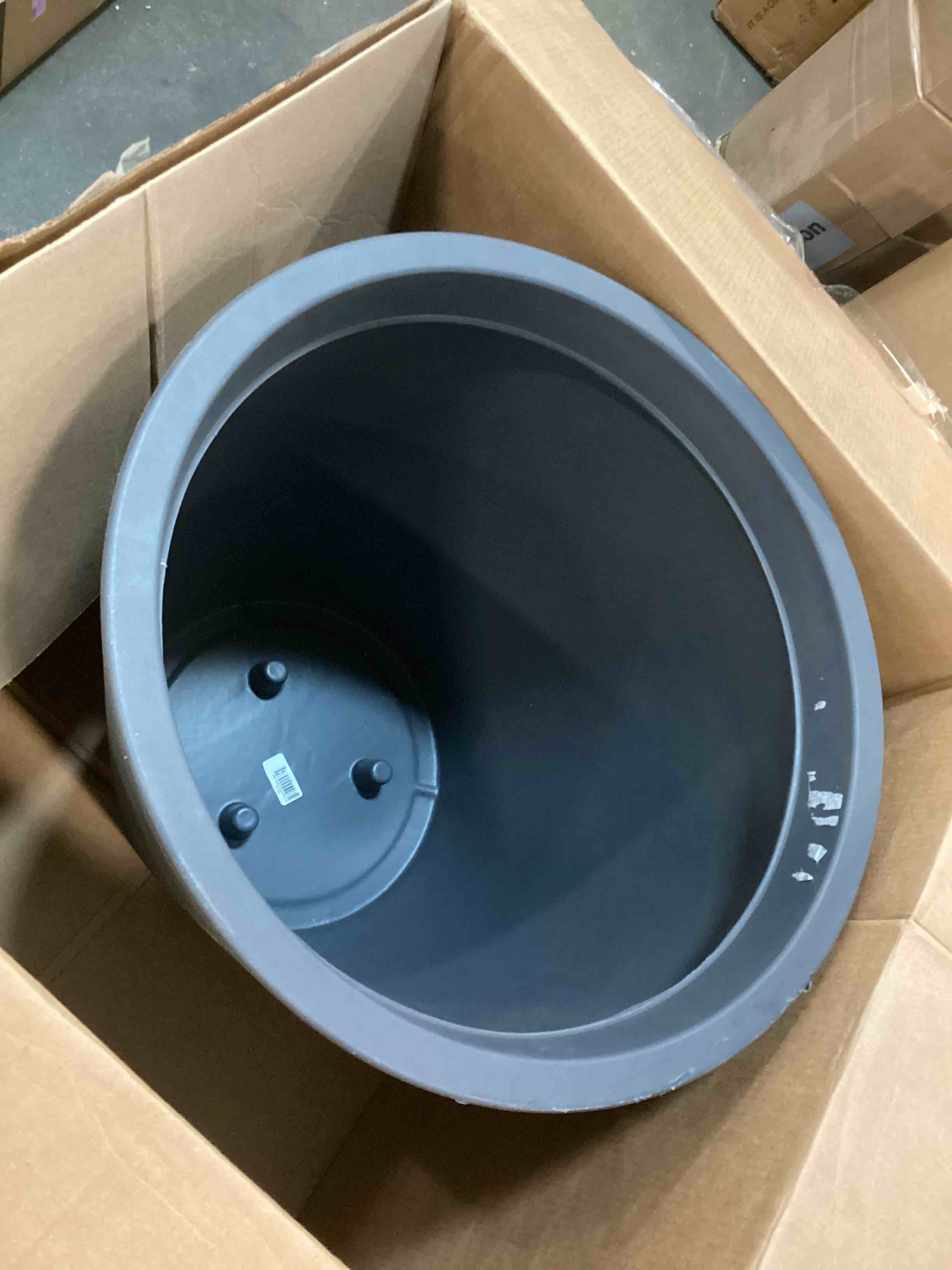 https://s3.amazonaws.com/lotting-images-prod/bidfta/PPE1848831_1733945845075.jpeg