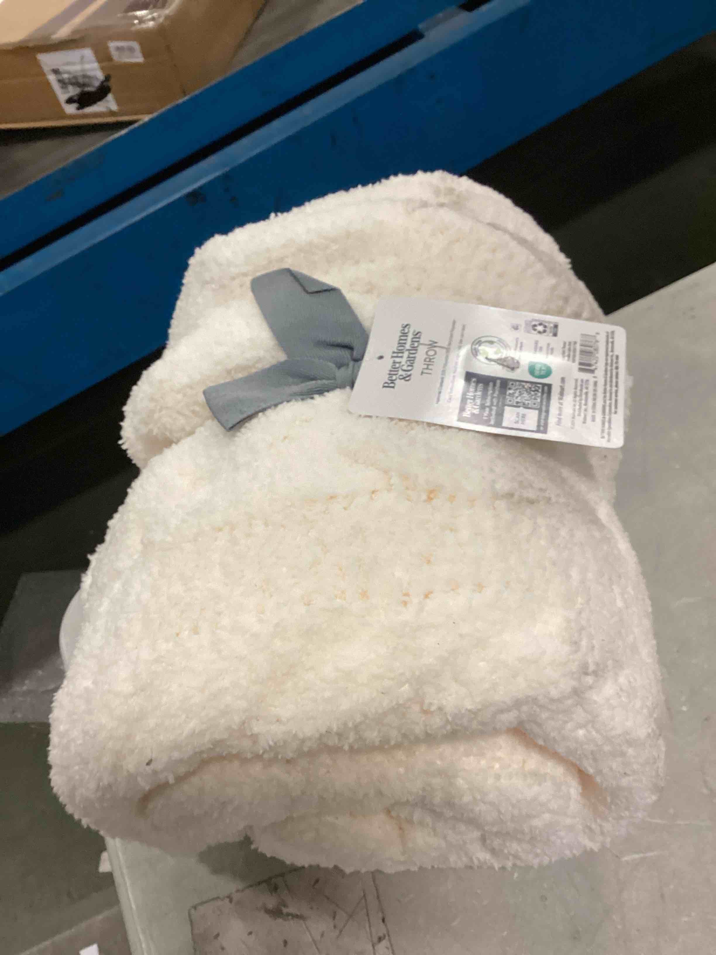 https://s3.amazonaws.com/lotting-images-prod/bidfta/PPE1850662_1734036736961.jpeg