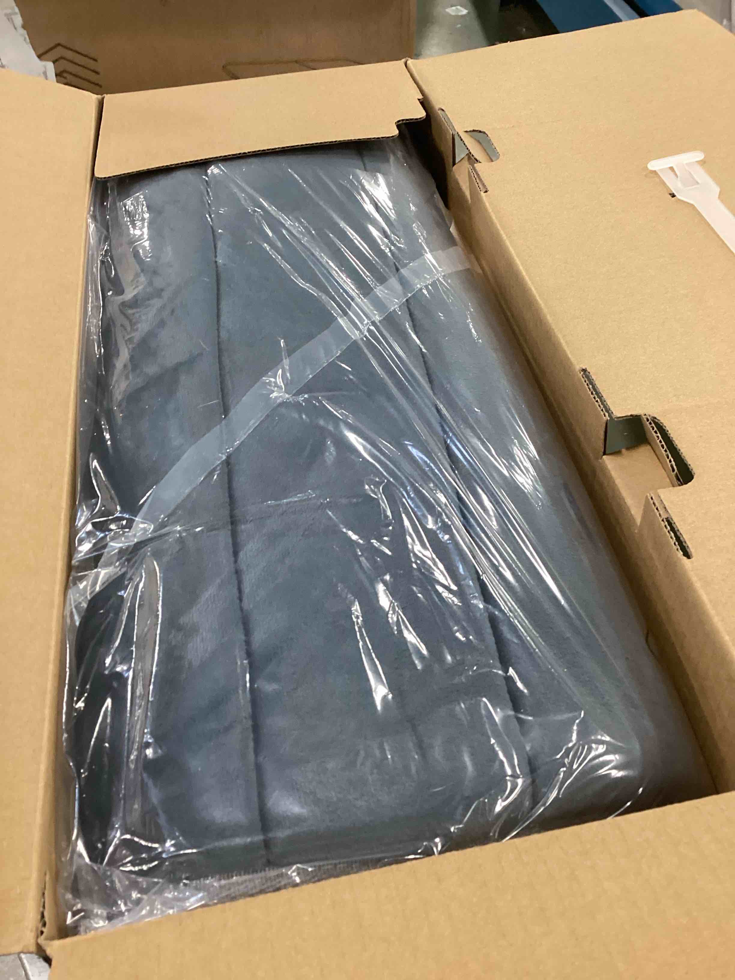 https://s3.amazonaws.com/lotting-images-prod/bidfta/PPE1850696_1734097508924.jpeg