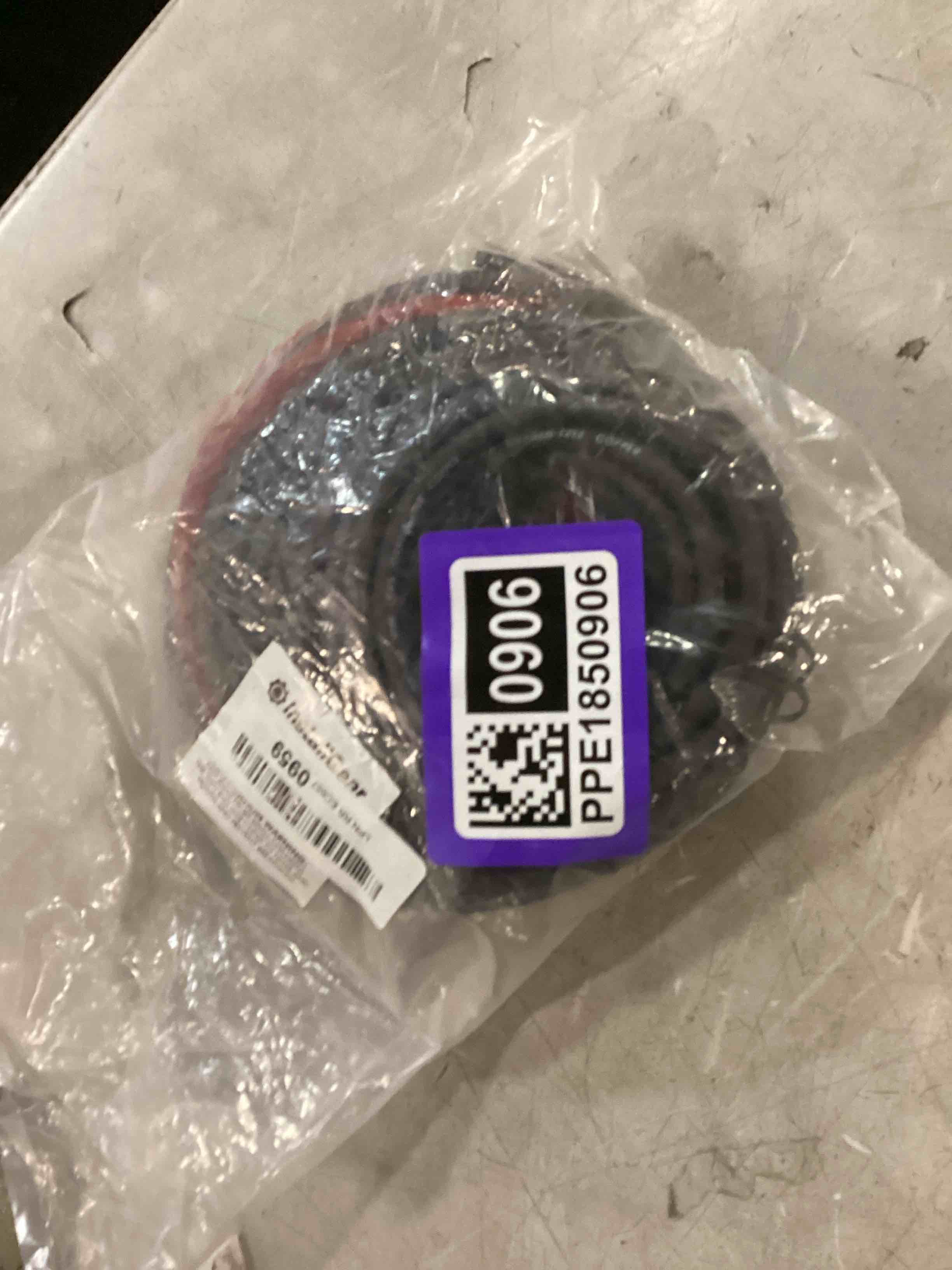 https://s3.amazonaws.com/lotting-images-prod/bidfta/PPE1850906_1734355432573.jpeg