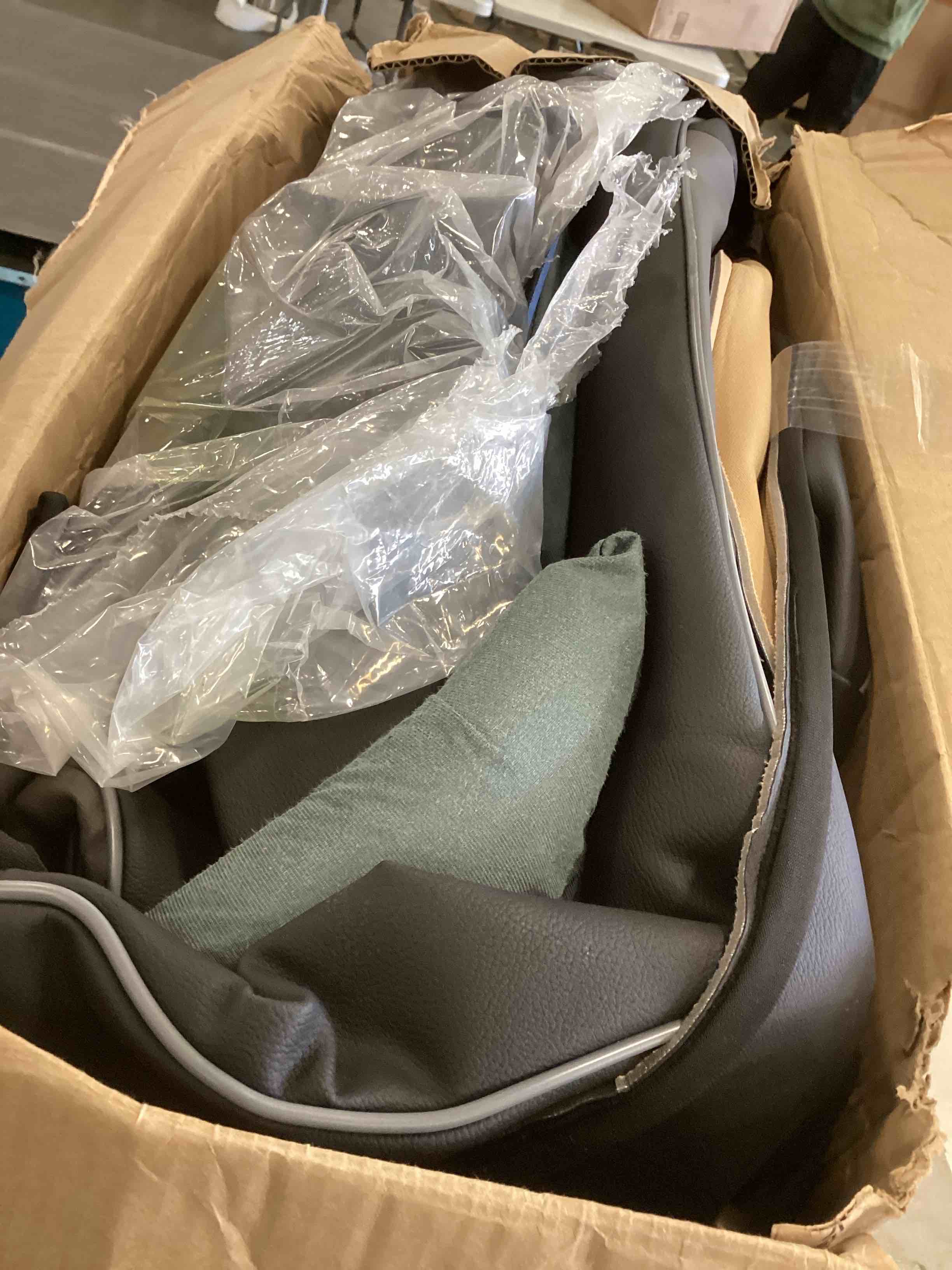 https://s3.amazonaws.com/lotting-images-prod/bidfta/PPE1852715_1737996409151.jpeg