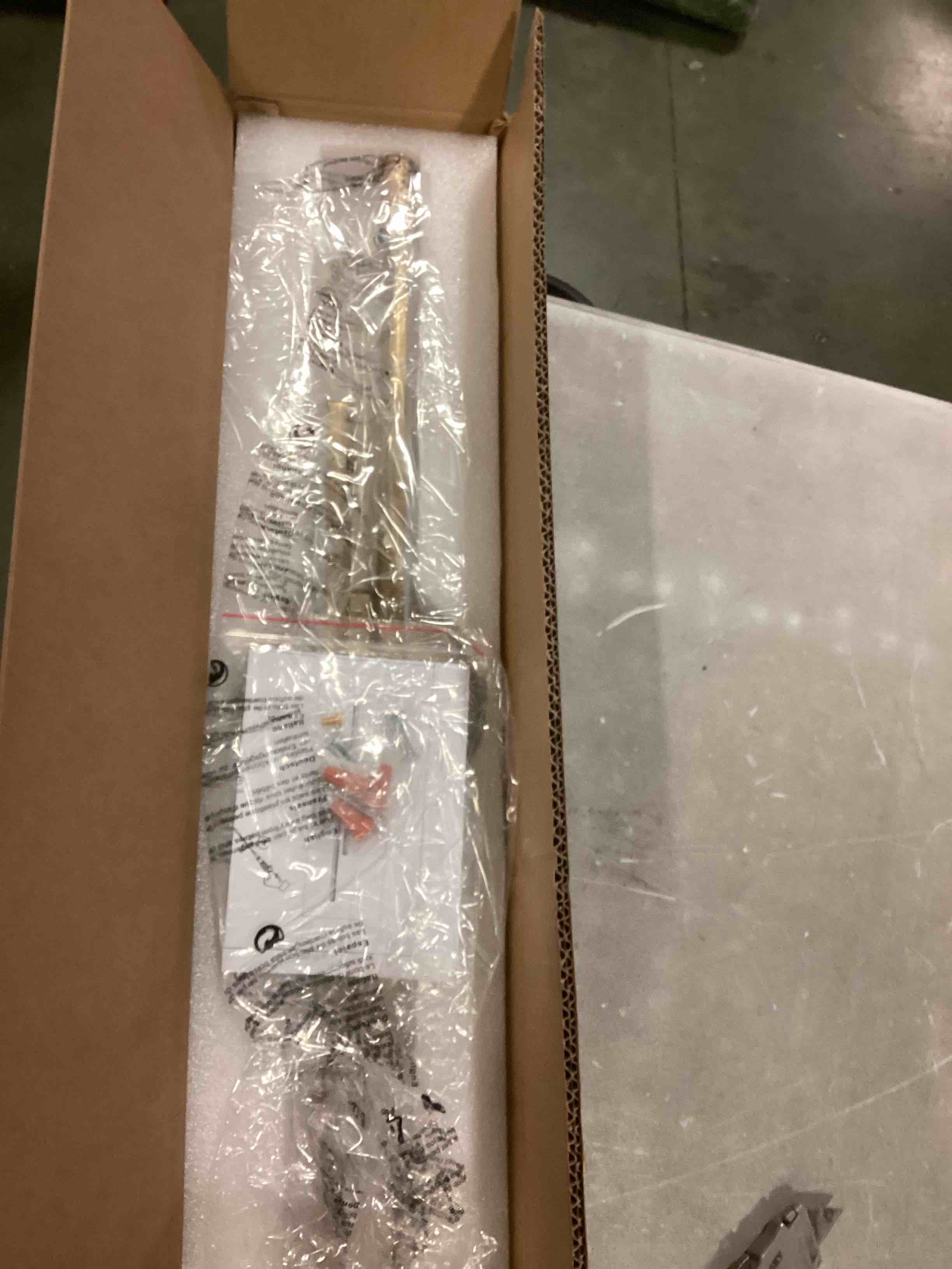 https://s3.amazonaws.com/lotting-images-prod/bidfta/PPE1858830_1733865042037.jpeg