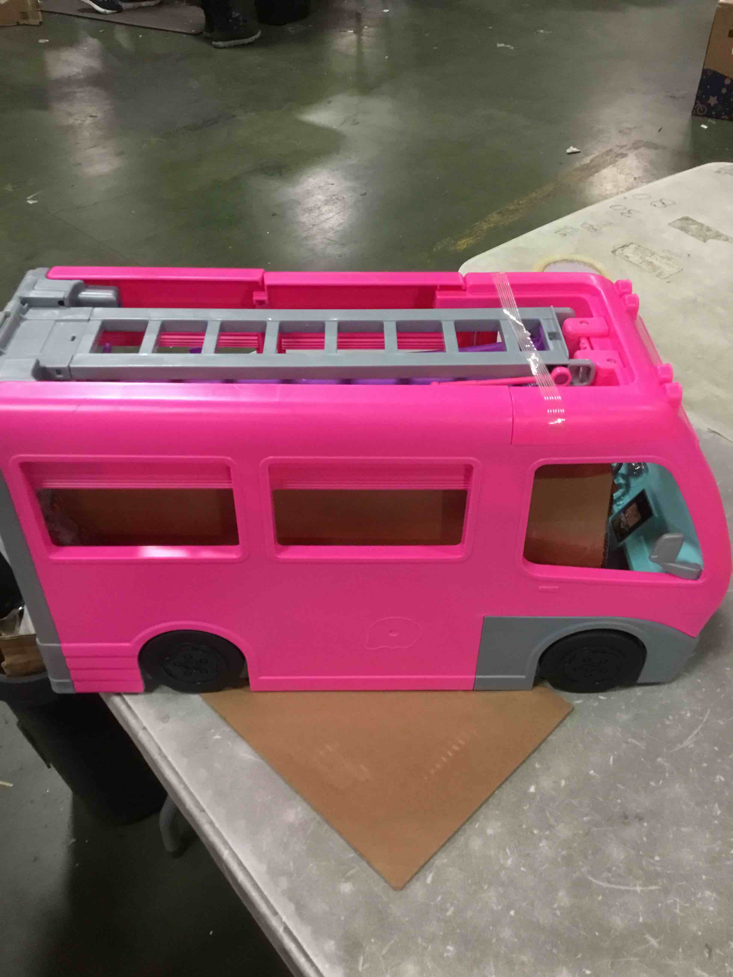 https://s3.amazonaws.com/lotting-images-prod/bidfta/PPE1859440_1734550706970.jpeg