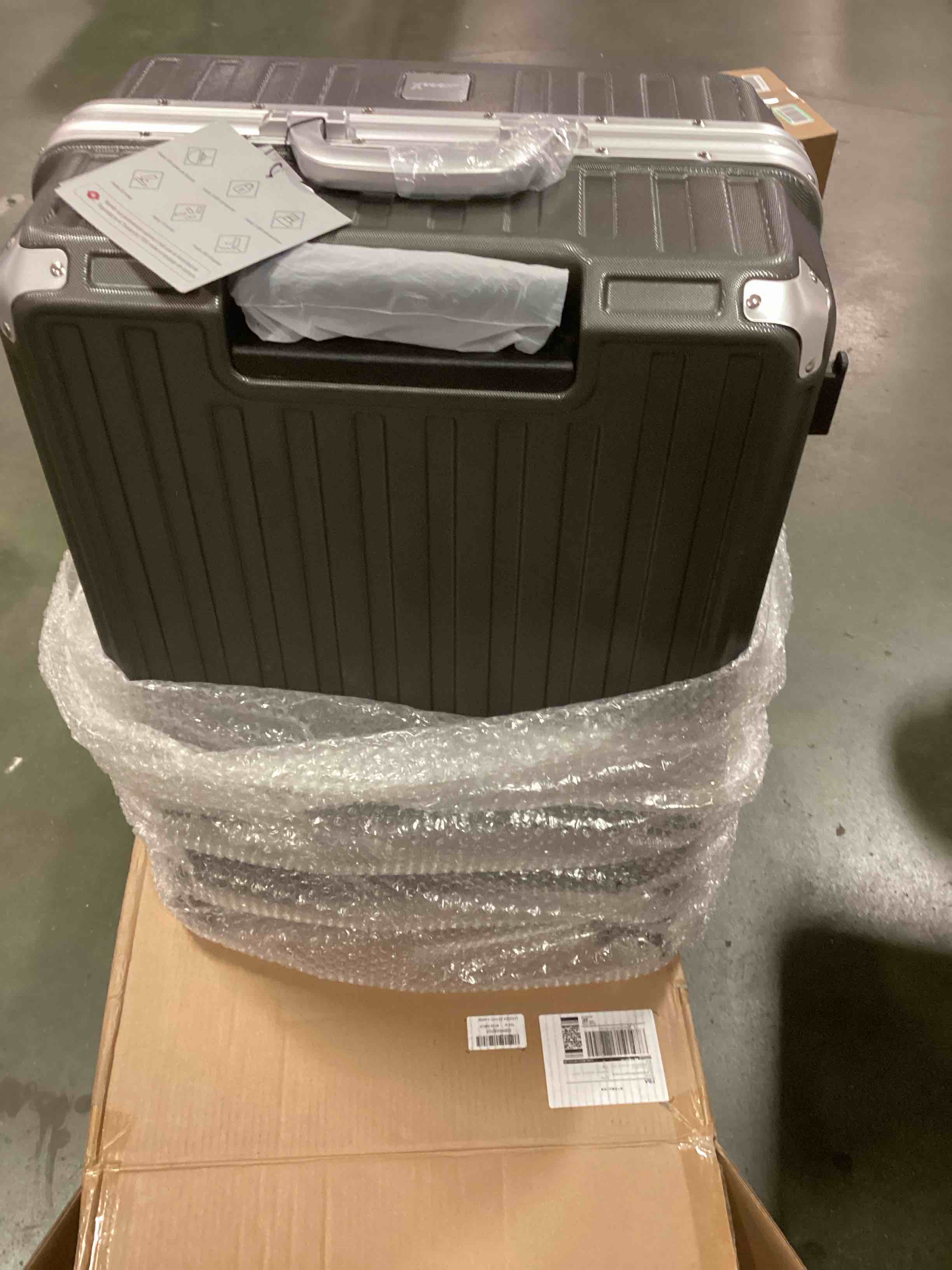 https://s3.amazonaws.com/lotting-images-prod/bidfta/PPE1859516_1734616495428.jpeg