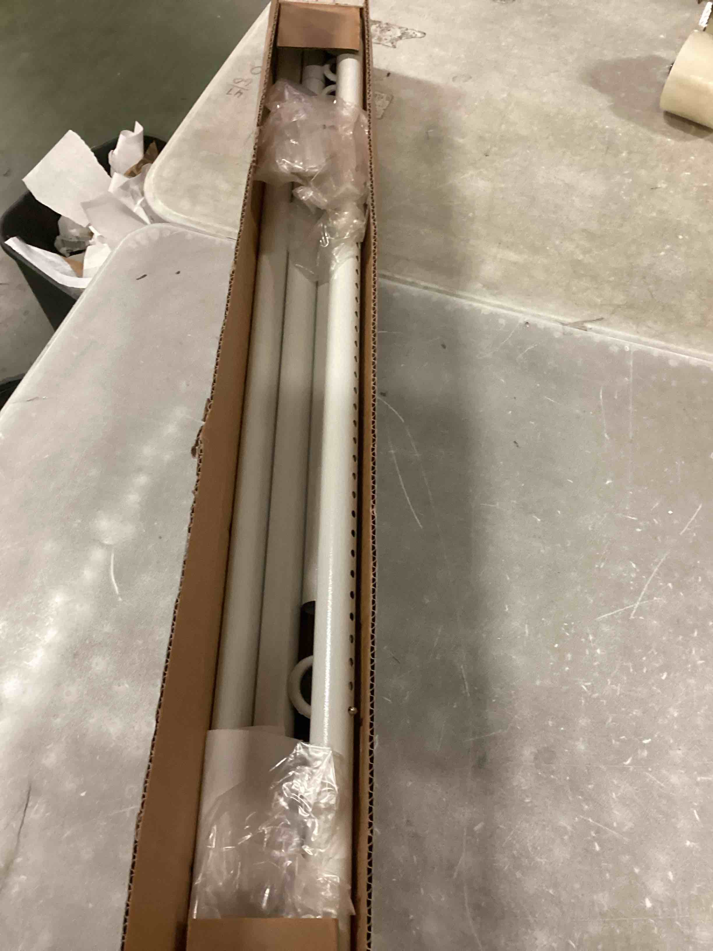 https://s3.amazonaws.com/lotting-images-prod/bidfta/PPE1860184_1735590123758.jpeg