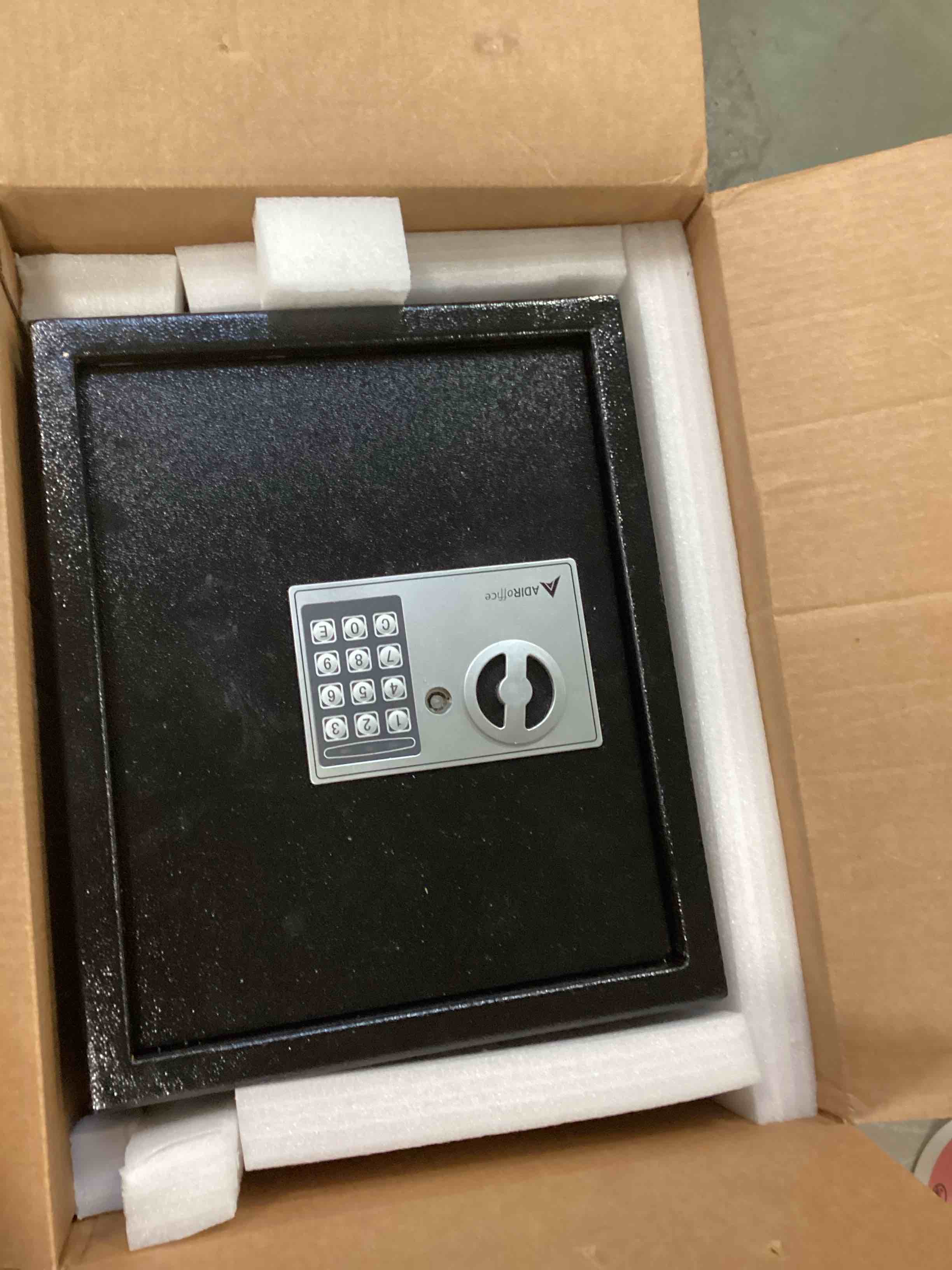 https://s3.amazonaws.com/lotting-images-prod/bidfta/PPE1860470_1735851909114.jpeg