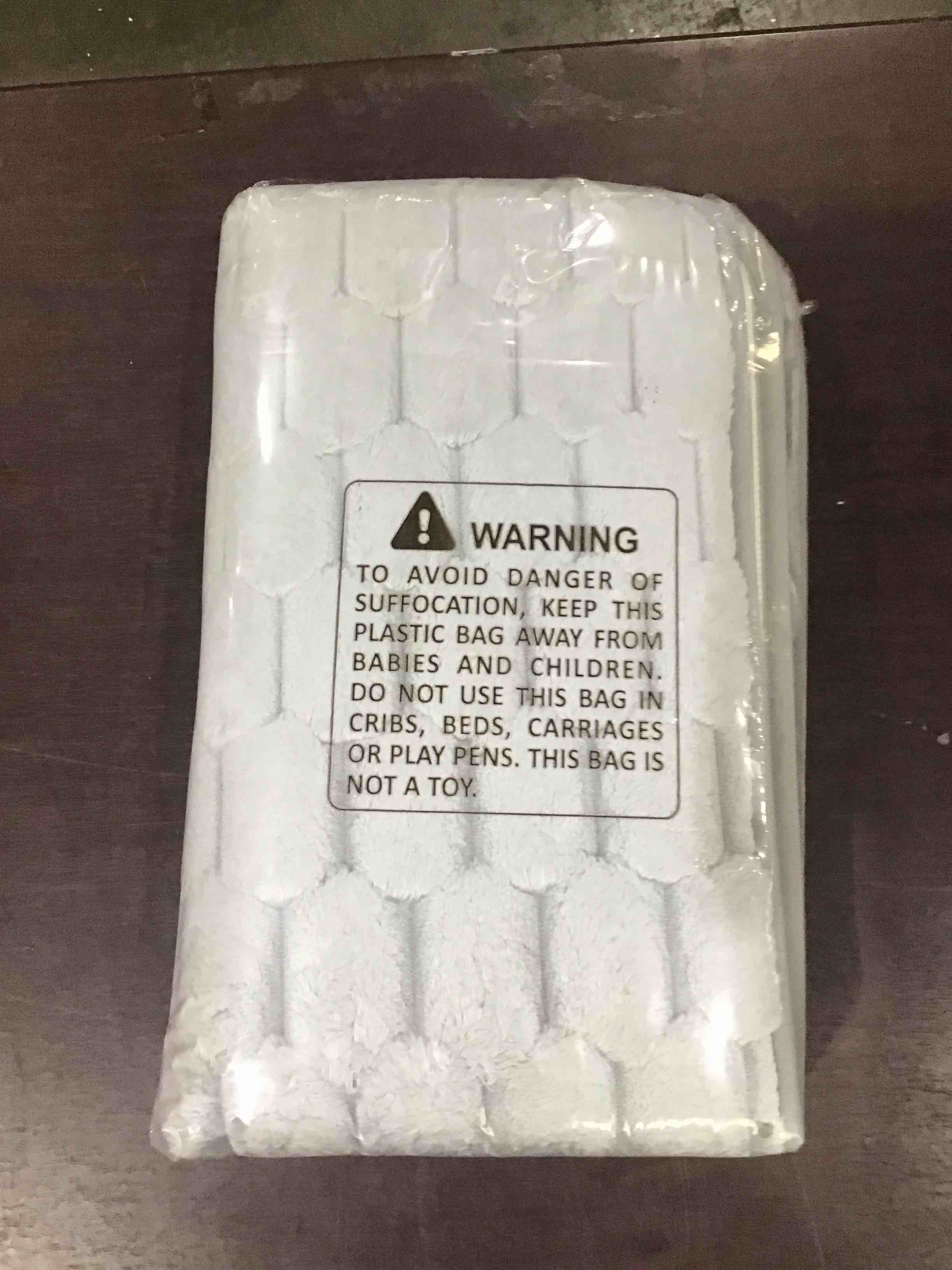 https://s3.amazonaws.com/lotting-images-prod/bidfta/PPE1877837_1750437003425.jpeg
