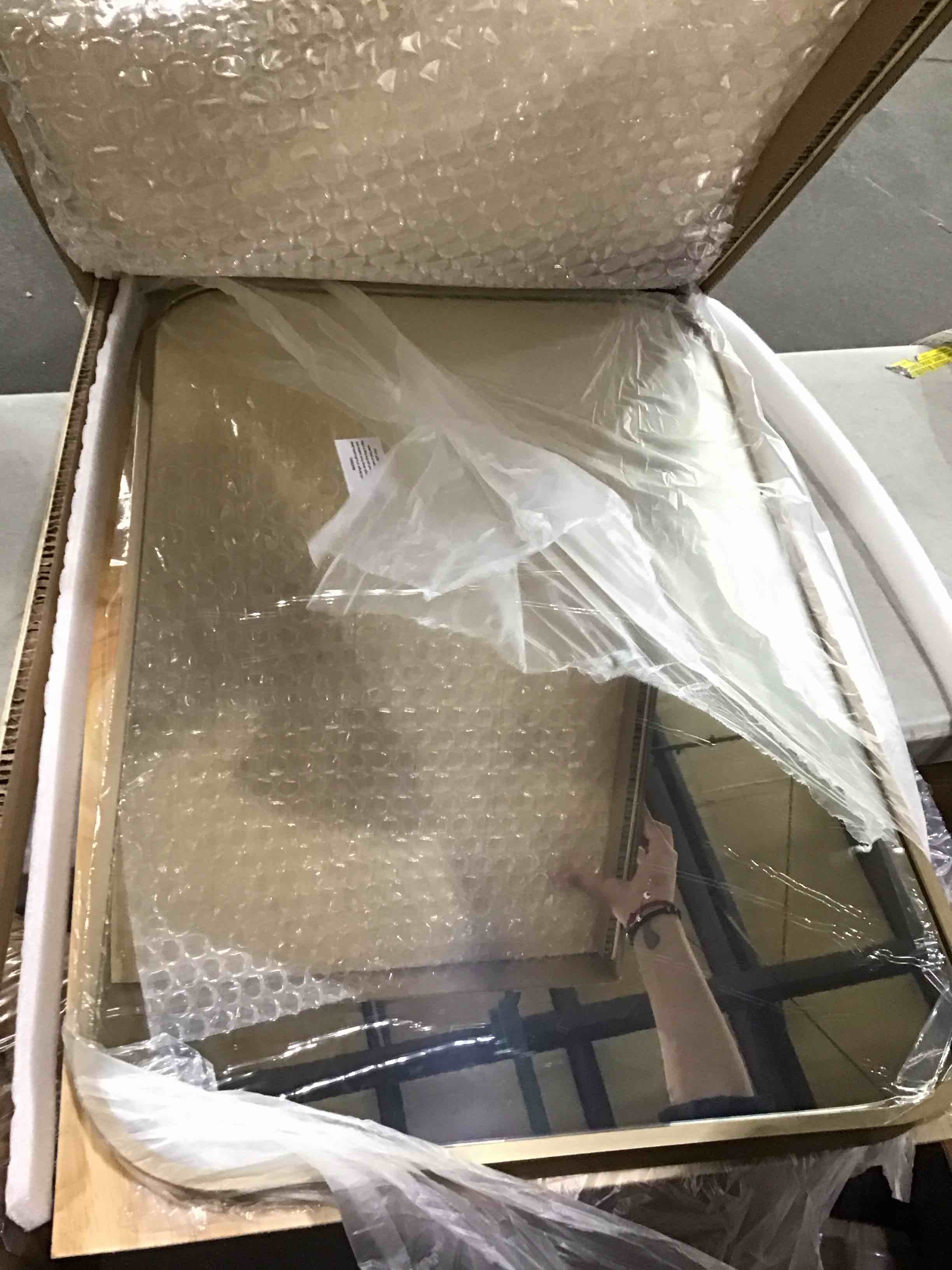 https://s3.amazonaws.com/lotting-images-prod/bidfta/PPE1877995_1752171631471.jpeg