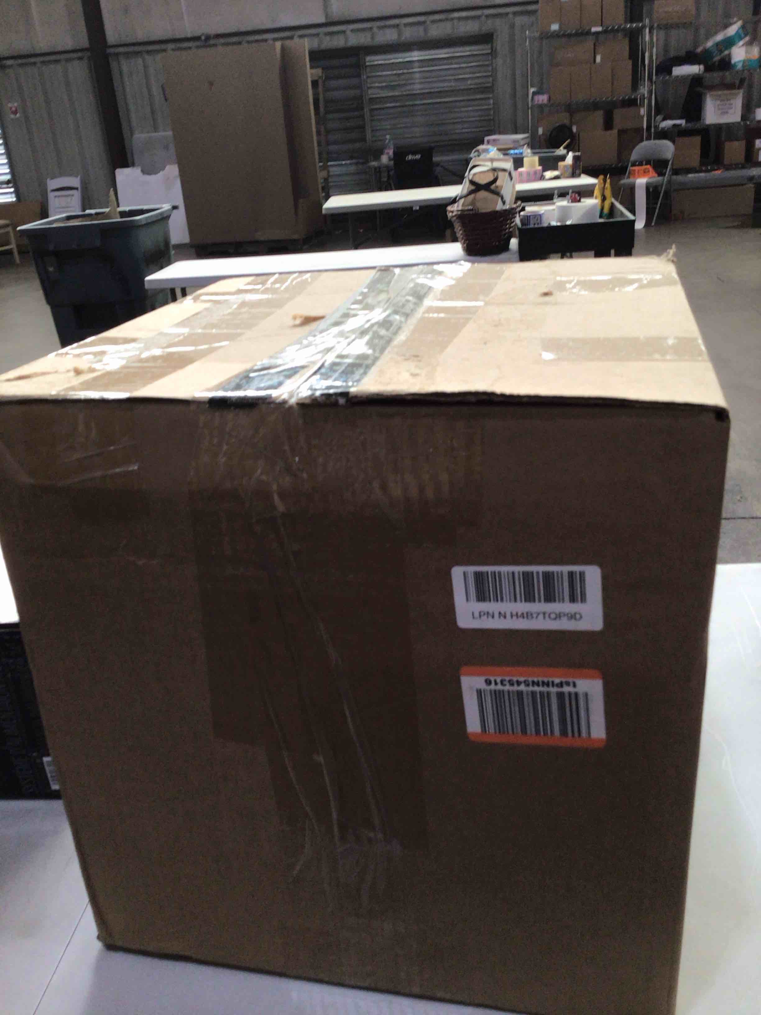 https://s3.amazonaws.com/lotting-images-prod/bidfta/PPE1880185_1746221675868.jpeg