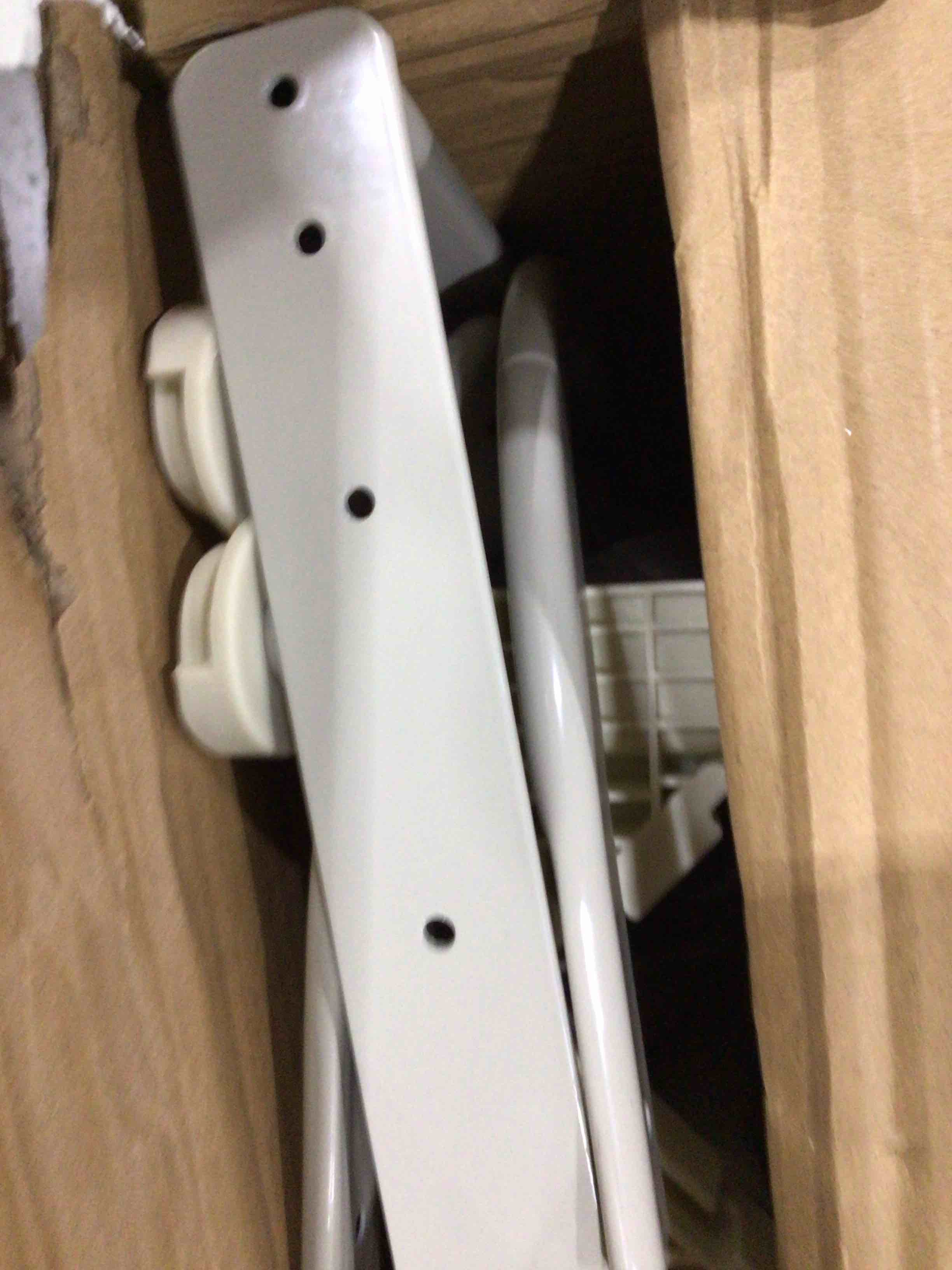 https://s3.amazonaws.com/lotting-images-prod/bidfta/PPE1880291_1746650610386.jpeg