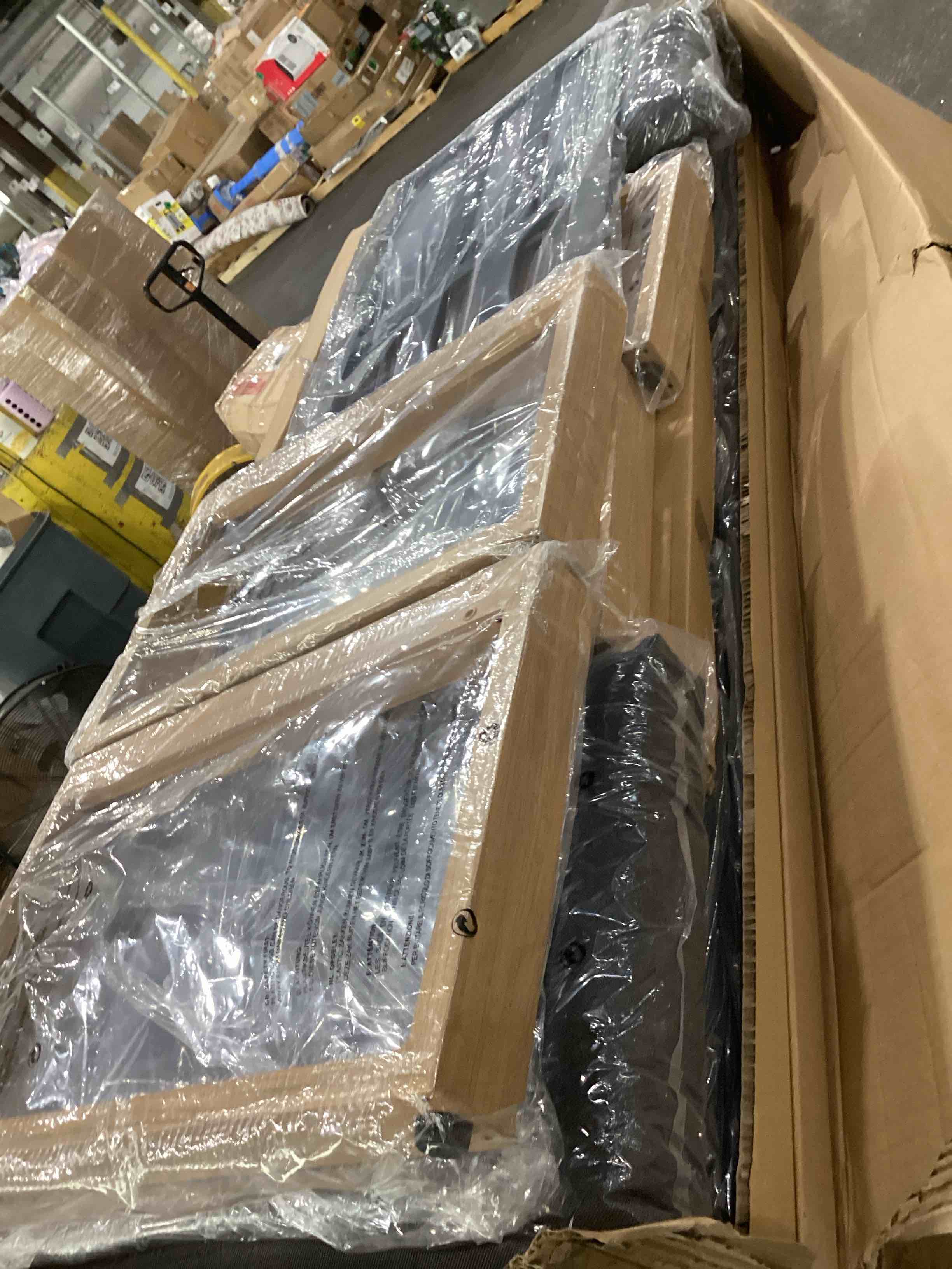 https://s3.amazonaws.com/lotting-images-prod/bidfta/PPE1881824_1752595694400.jpeg
